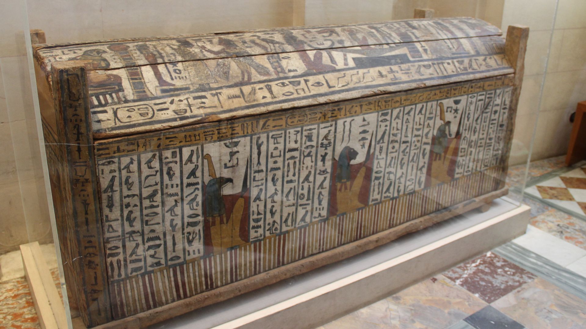 Ancient Egypt Gallery, Louvre Museum, Paris, France. Complete indexed photo collection at WorldHistoryPics.com. louvre.fr E 3872