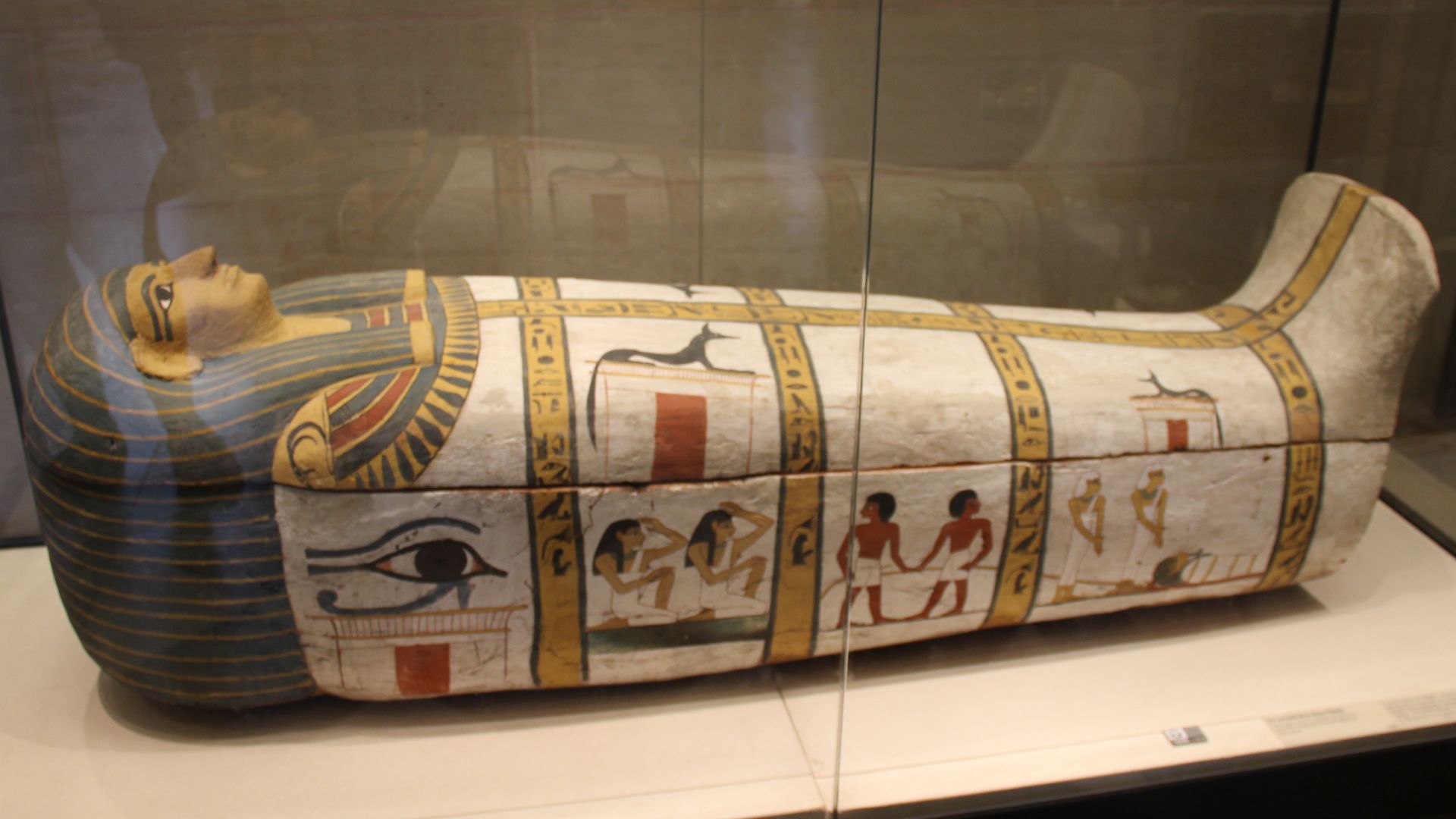 Ancient Egypt Gallery, Louvre Museum, Paris, France. Complete indexed photo collection at WorldHistoryPics.com.

louvre.fr E 14543