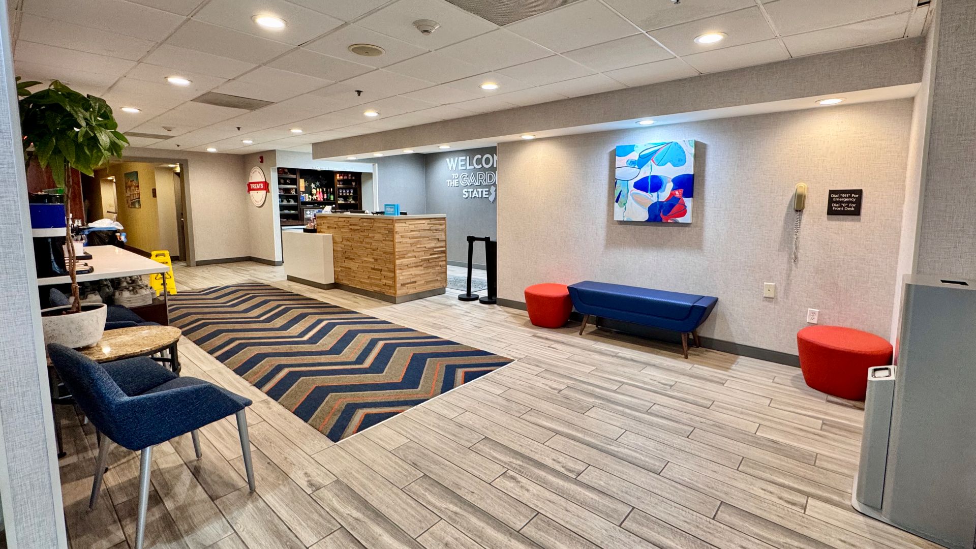 A Hampton Inn hotel lobby in Mount Laurel, New Jersey