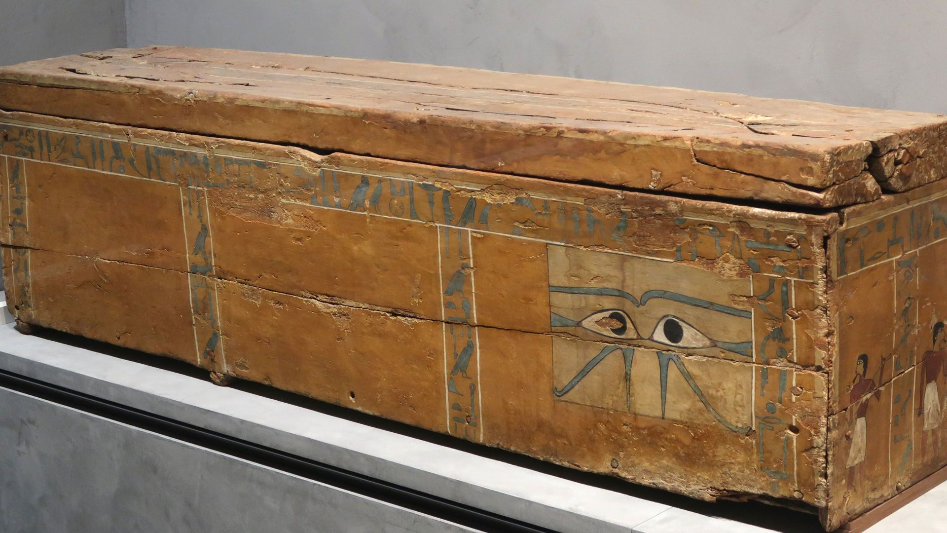 Dedina's coffin. Late Old Kingdom - First intermediate period. Polychrome tamarisk wood. Length 199; Width 41; Depth 53.8 cm. Lyon Museum of Fine Arts. Inv. 1972-111