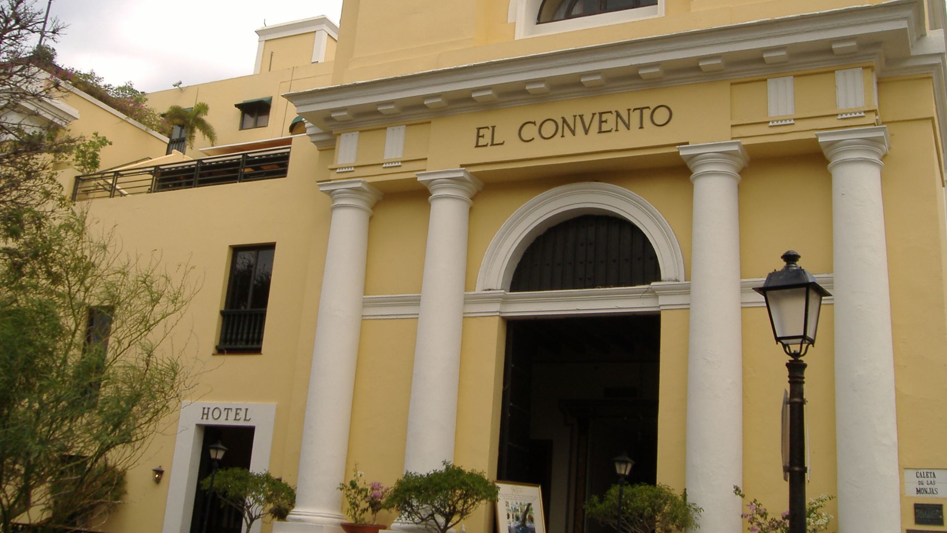 Front view of the El Convento Hotel in San Juan.