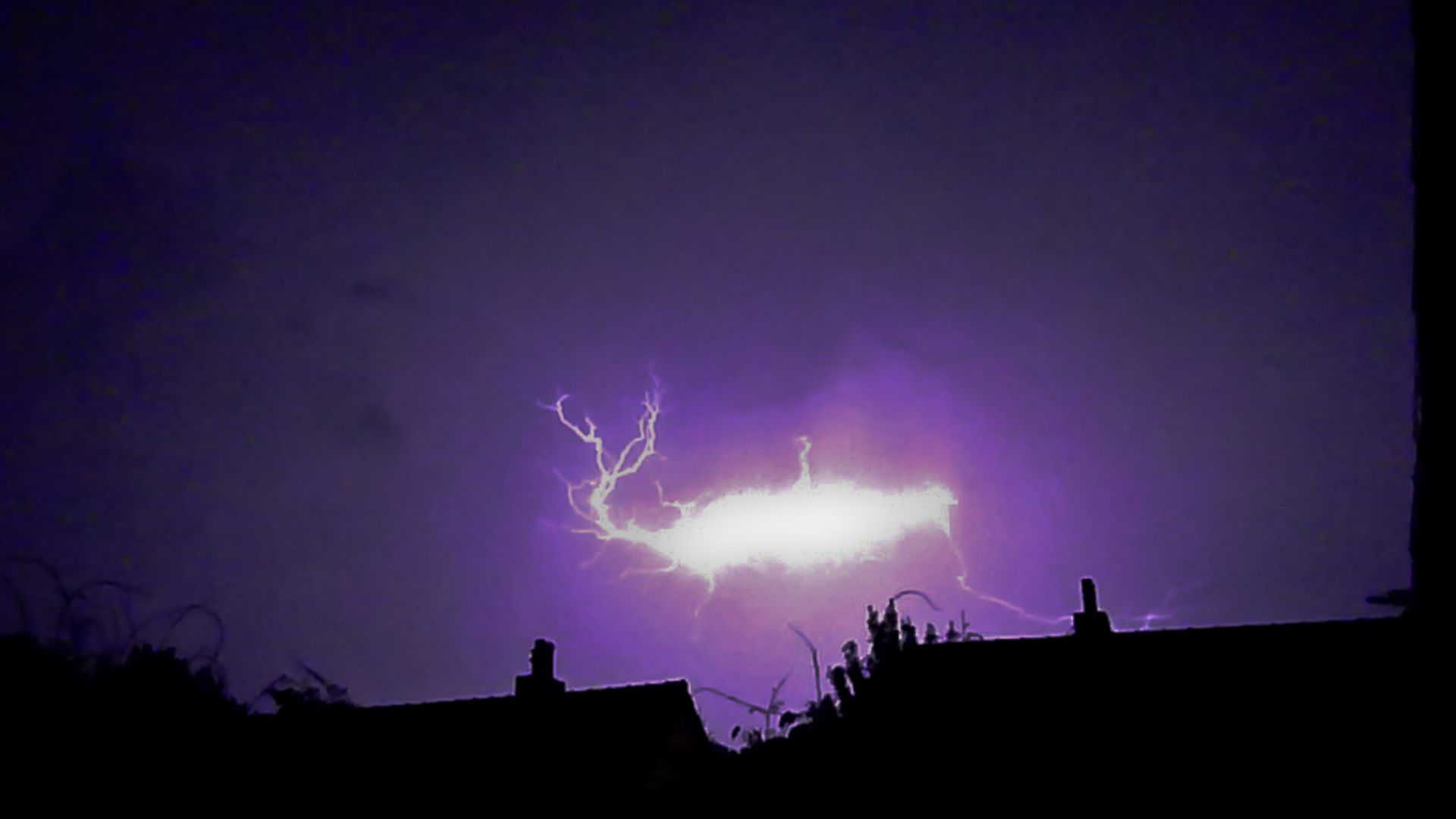 A Incredible Natural Phenomena of Ball Lightning.
Shot in Maastricht the Netherlands on 28 June 2011