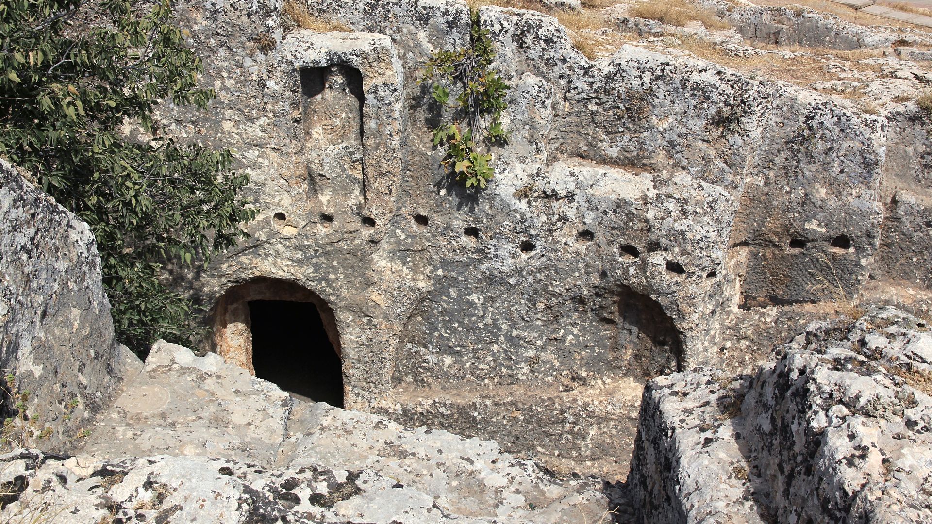 Perrhe, kommagenische Stadt bei Adıyaman, Südtürkei, Nekropole, Grabanlage mit Relief