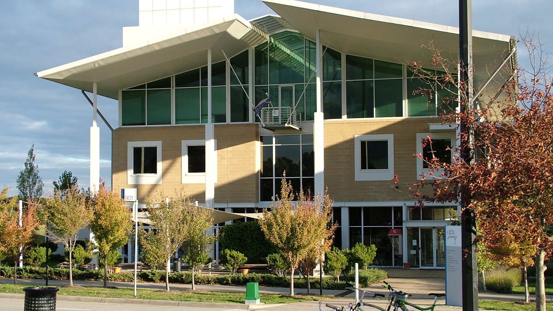 Monash University, Berwick Campus, Victoria, Australia (2005) Jarle Andersen