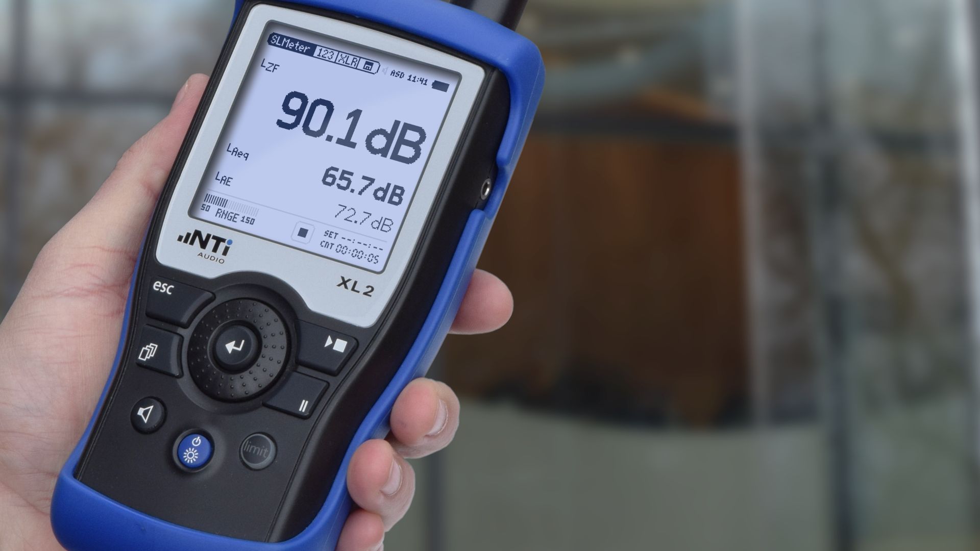 Illustrates how sound pressure waves are converted to an electrical signal and displayed as a sound pressure level on a sound level meter