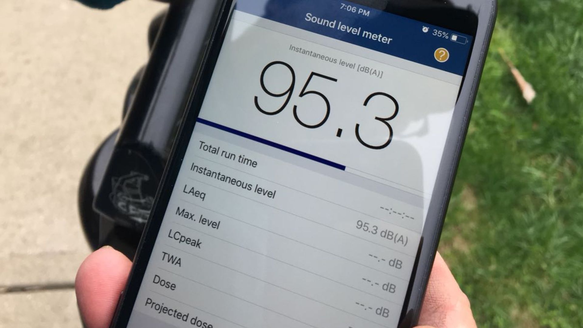 Noise level from a leaf blower, using the NIOSH Sound Level Meter app