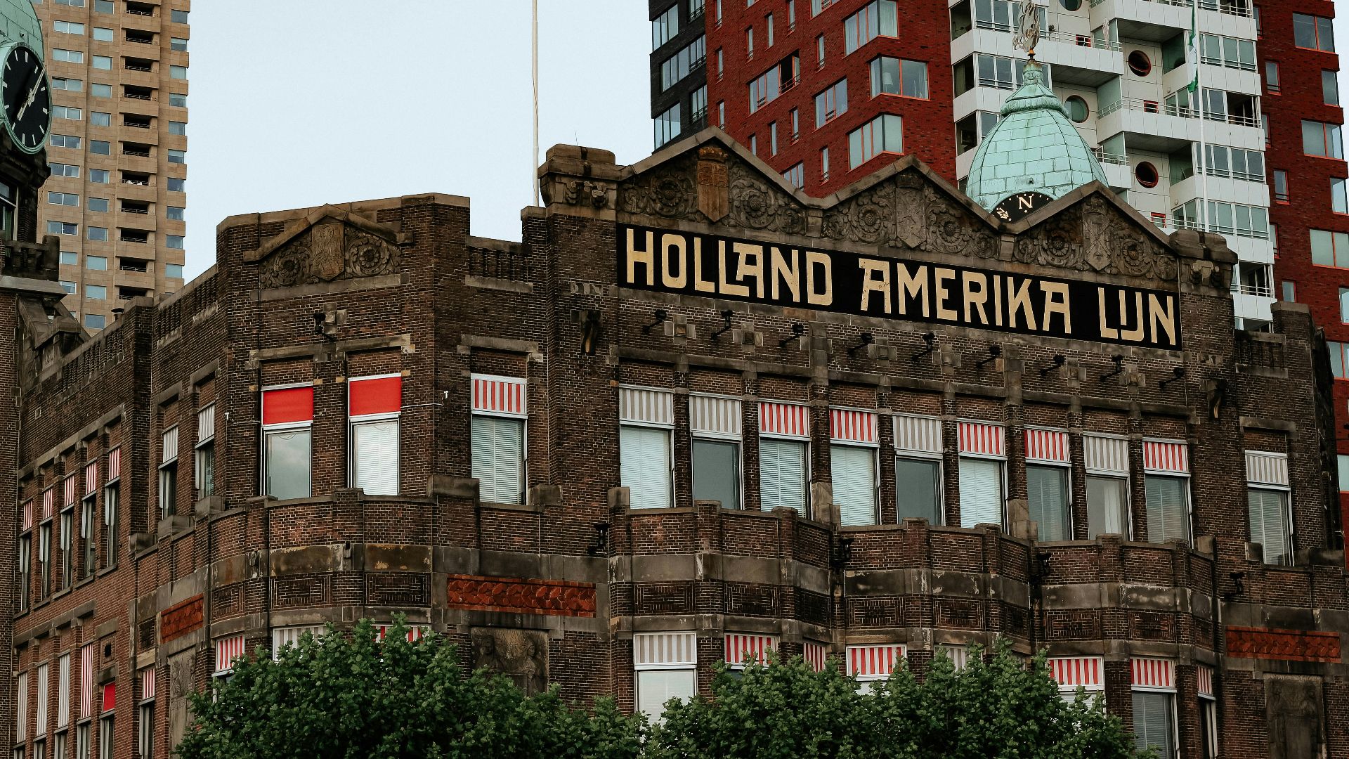 view of Holland Amerika Lun building