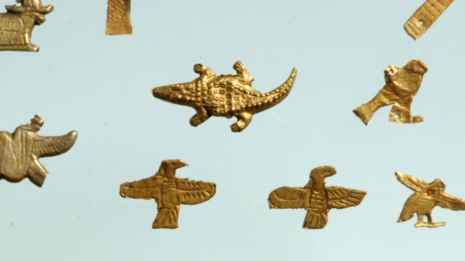 File:Ba bird amulet, gold - Museo Egizio, Turin C 6696 p03.jpg