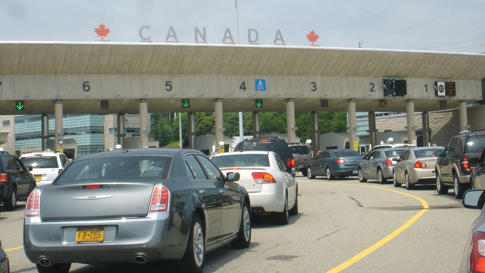 At the US-Canada border reaching Ontario