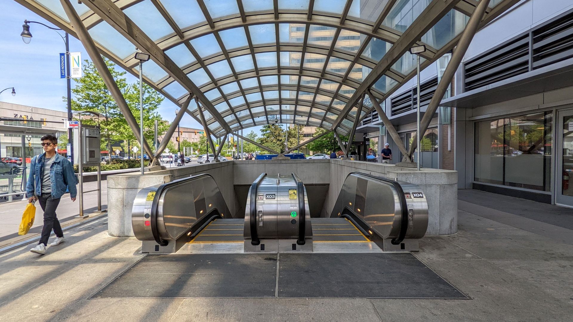 These escalators have been modernized throughout summer 2021 until March 2022. These were originally Westinghouses, but they are now KONE TransitMaster 180 escalators. This is at the entrance across from The Fashion Centre at Pentagon City.