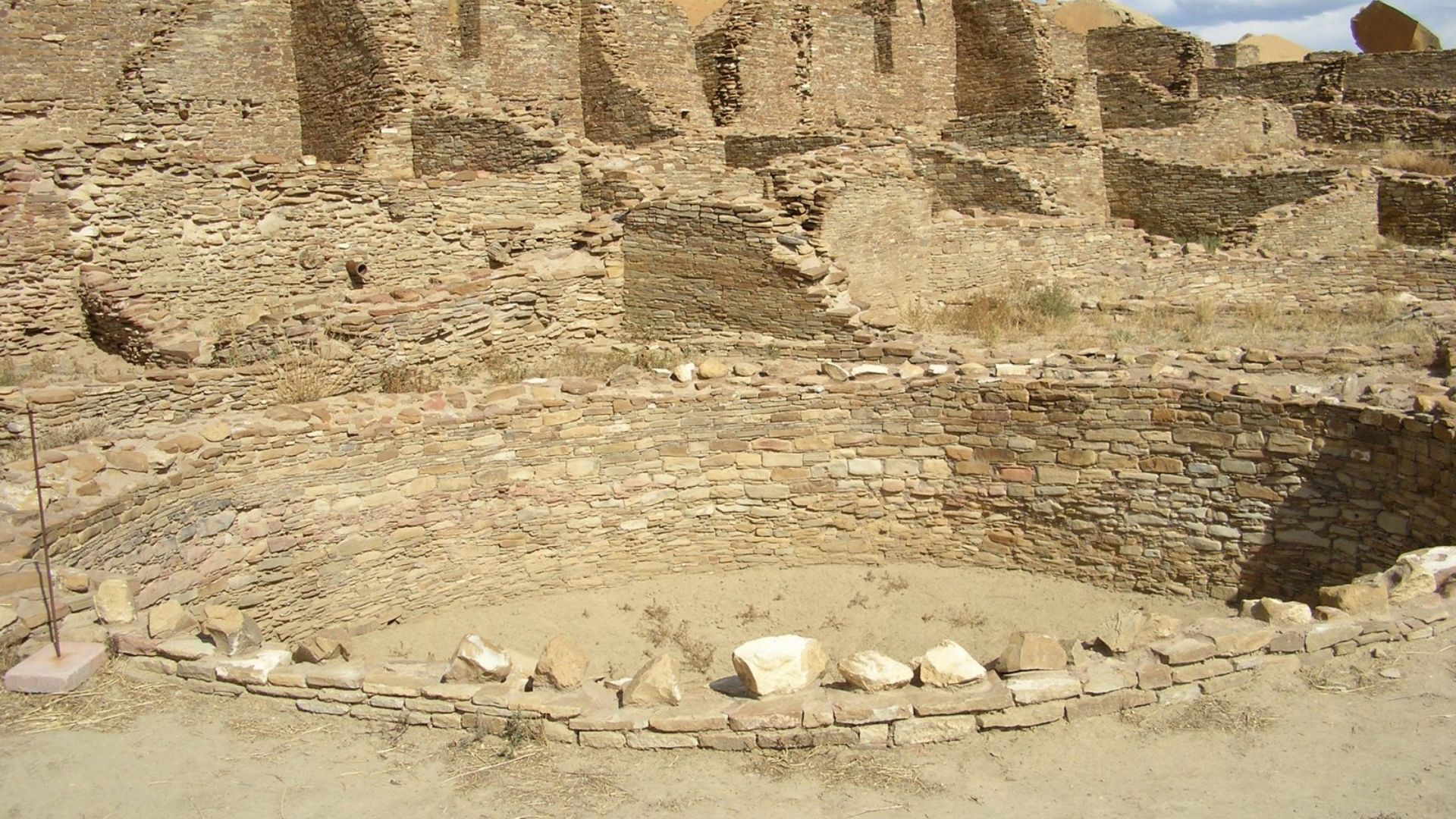 Some of the ruins and one of the many kivas in Pueblo Bonito - Chaco Culture National Historical Park - 09.19.09