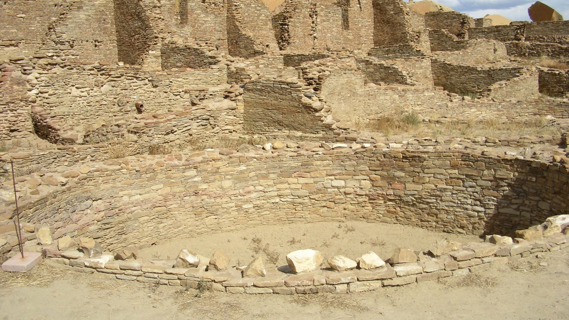 Some of the ruins and one of the many kivas in Pueblo Bonito - Chaco Culture National Historical Park - 09.19.09