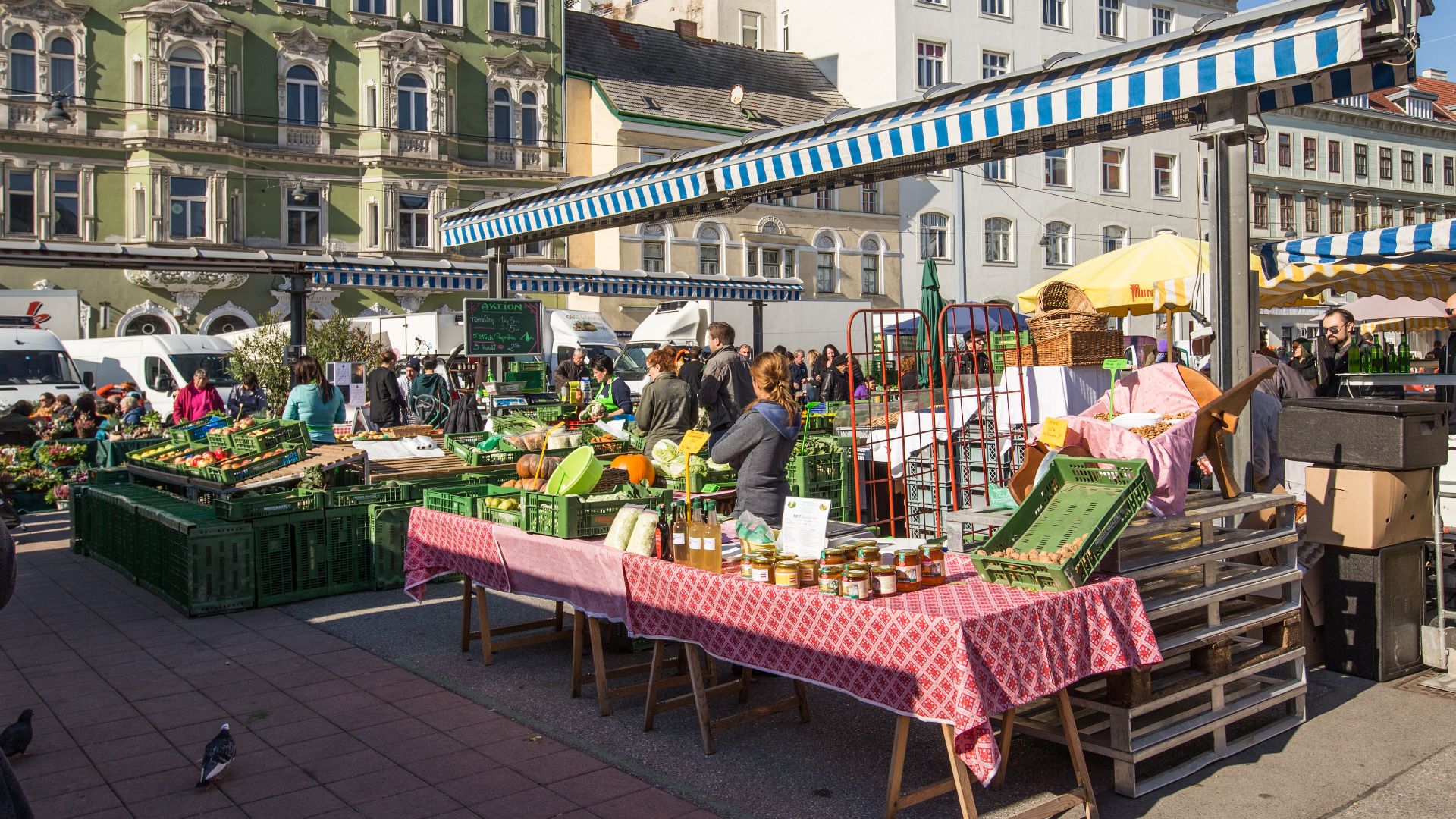 Farmersmarket on a saturday at the Karmelitermarkt, Vienna. Leopoldstadt