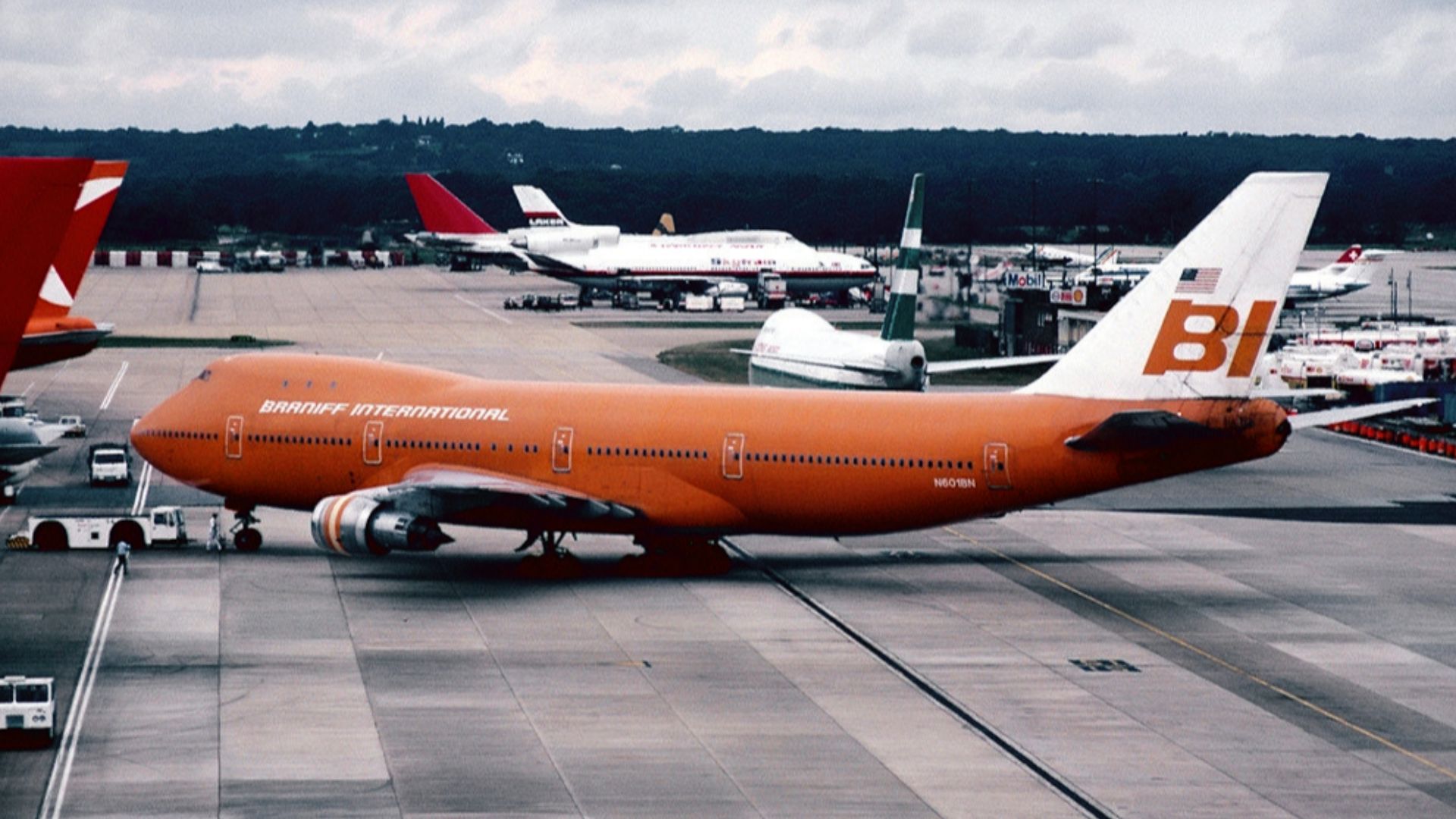 Braniff International Airways Boeing 747-127. BN601 pushing back from the South Terminal in the days before there was a north terminal or new control tower. 'The big orange' was off to DFW. Del 05/01/71. To Polaris lsing 06/82 and LT Metro Int 03/83. To T