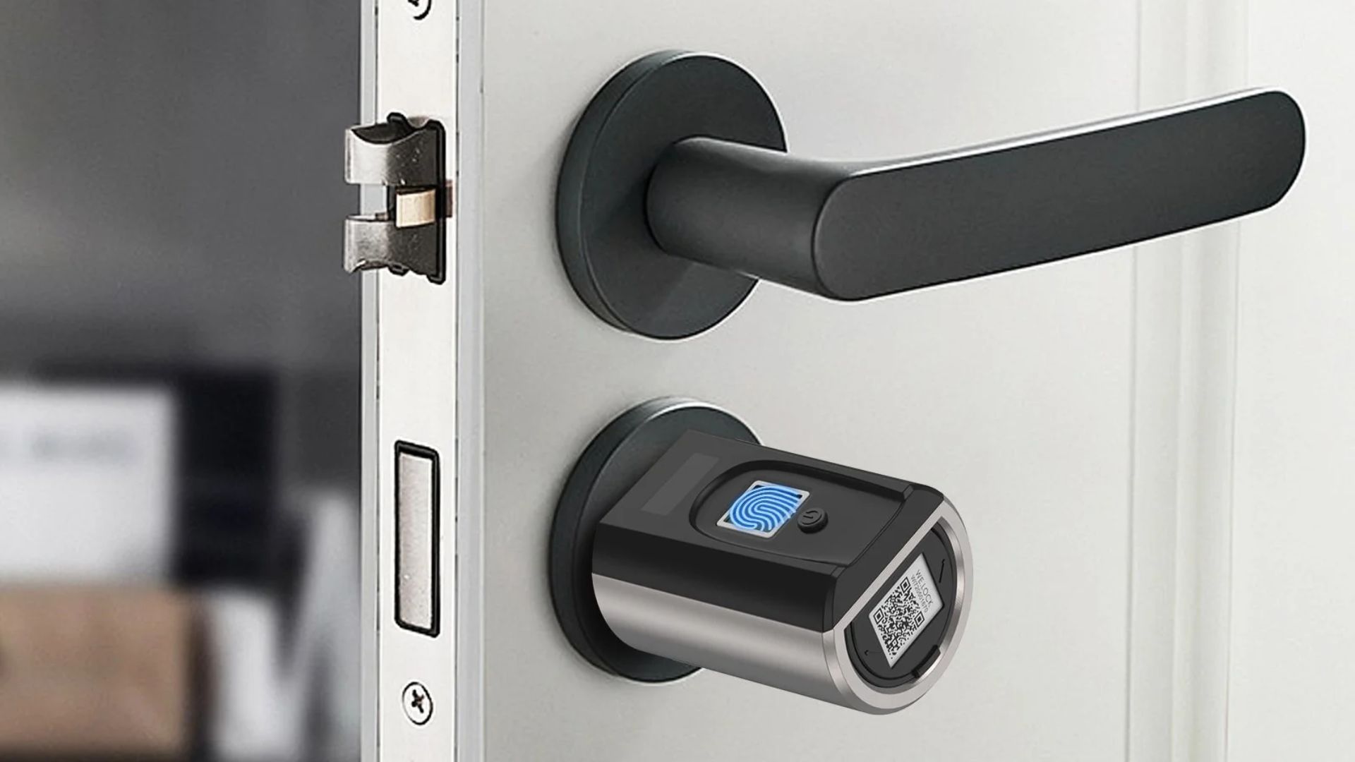 WELOCK smart lock SECBN51 installed on a front door, showing real-life usage.