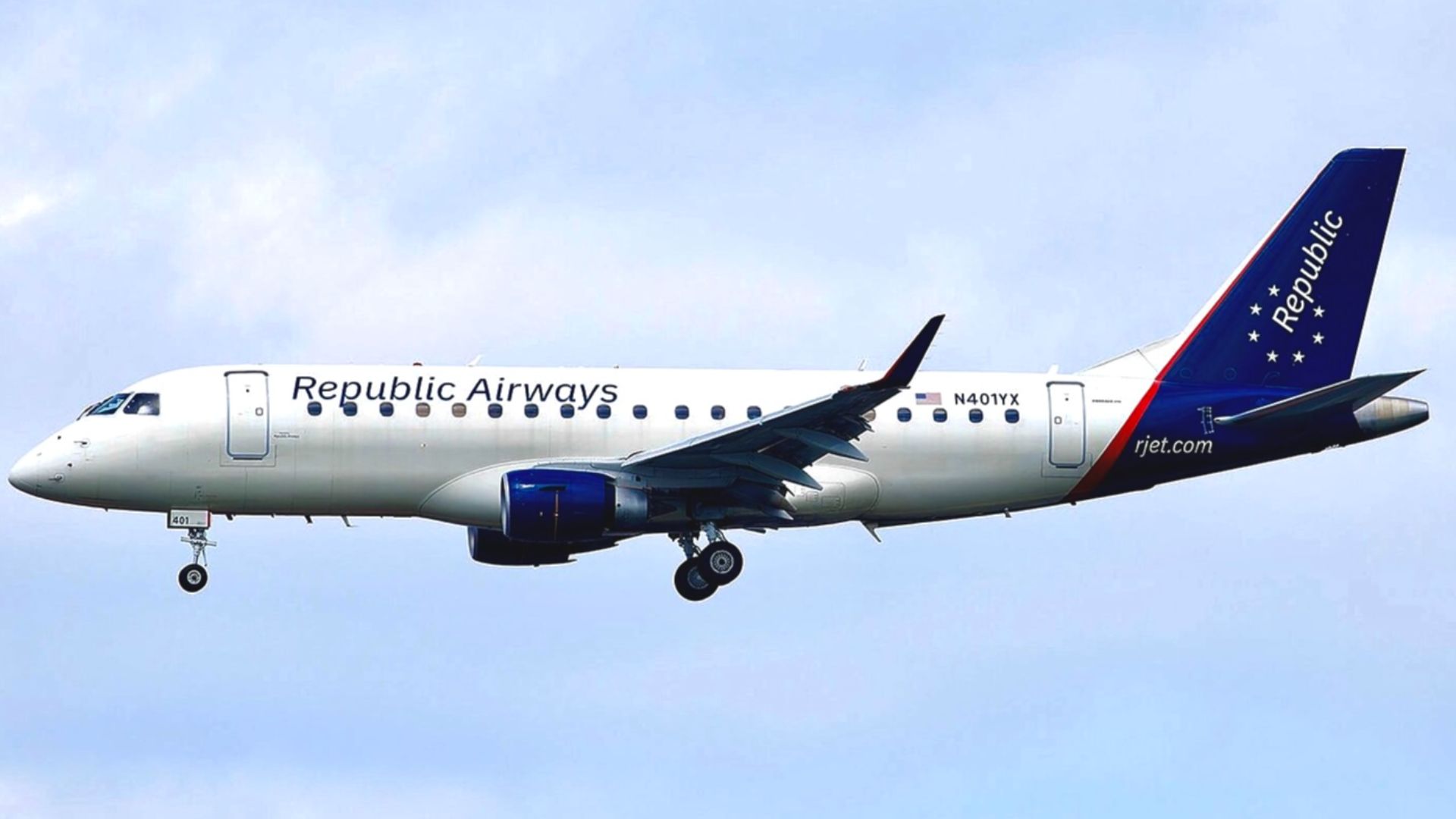 N401YX, a Embraer E175LR operating American Eagle flight AA4388 from Columbus (CMH to New York (JFK). (Wearing the Republic Airways House livery)