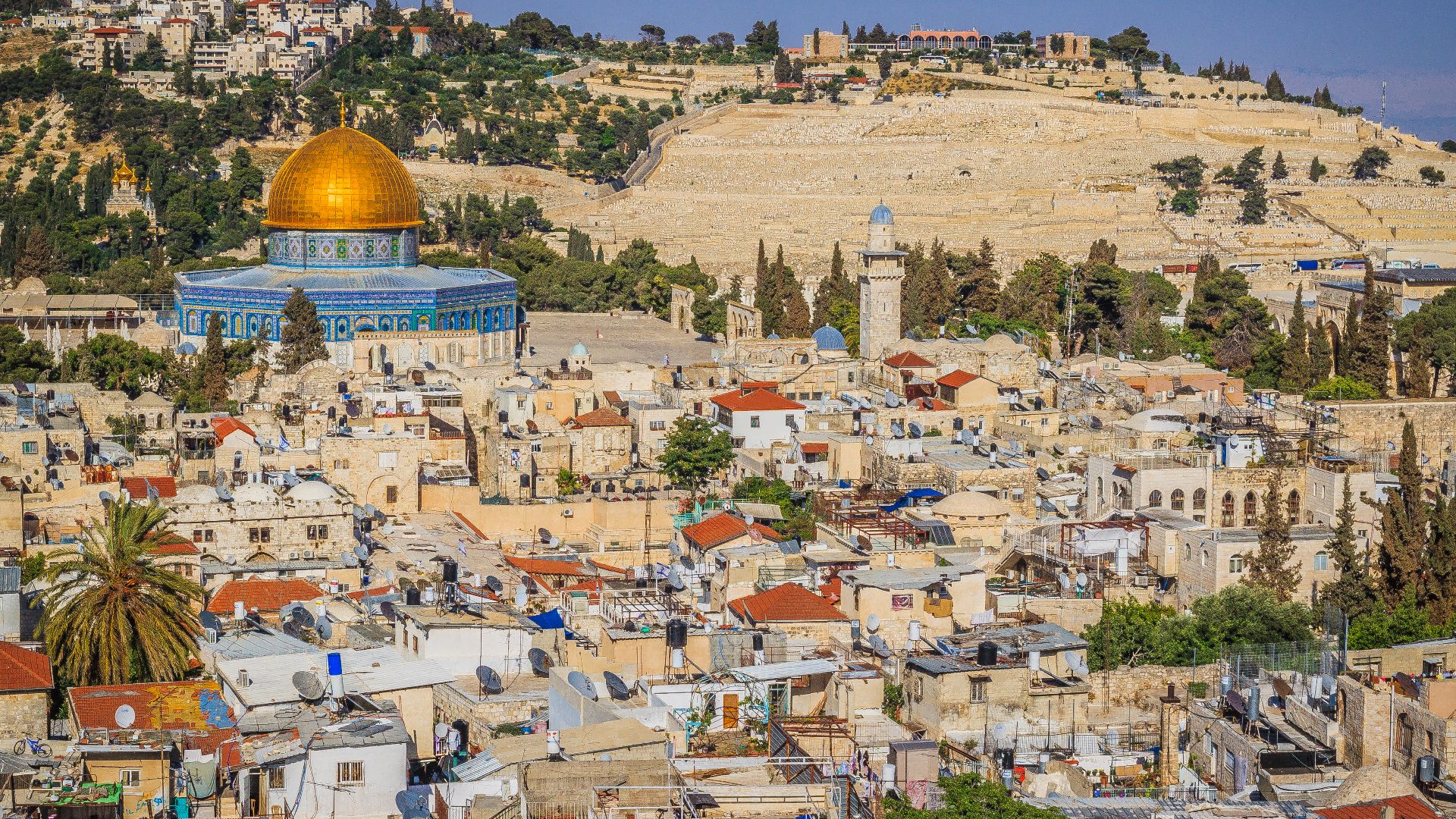 A few of us climbed the bell tower of one of the churches in the Muslim Quarter to get outstanding views of the Temple Mount and Dome of the Rock alongside the Jewish Quarter...