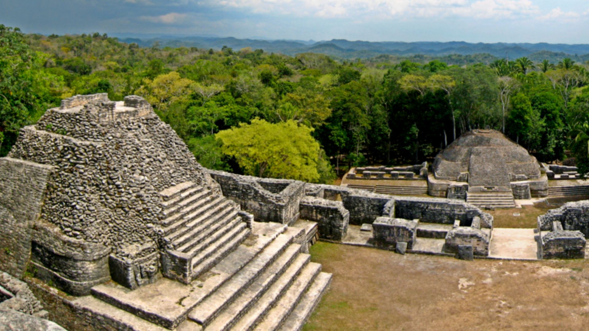 Panorama_atop_Caracol