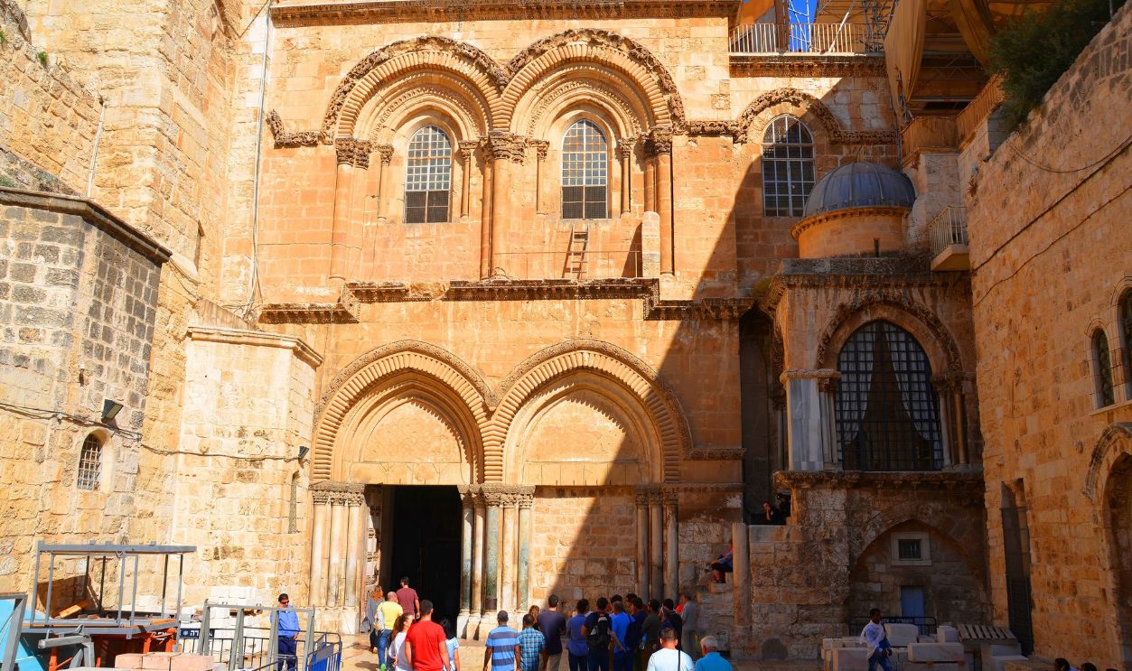 JERUSALEM 28 10 16: Church of the Holy Sepulchre, Church of the Resurrection or Church of the Anastasis by Orthodox Christians in the Christian Quarter is a church of the Old City of Jerusalem
