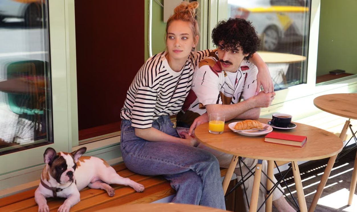 couple at the cafe