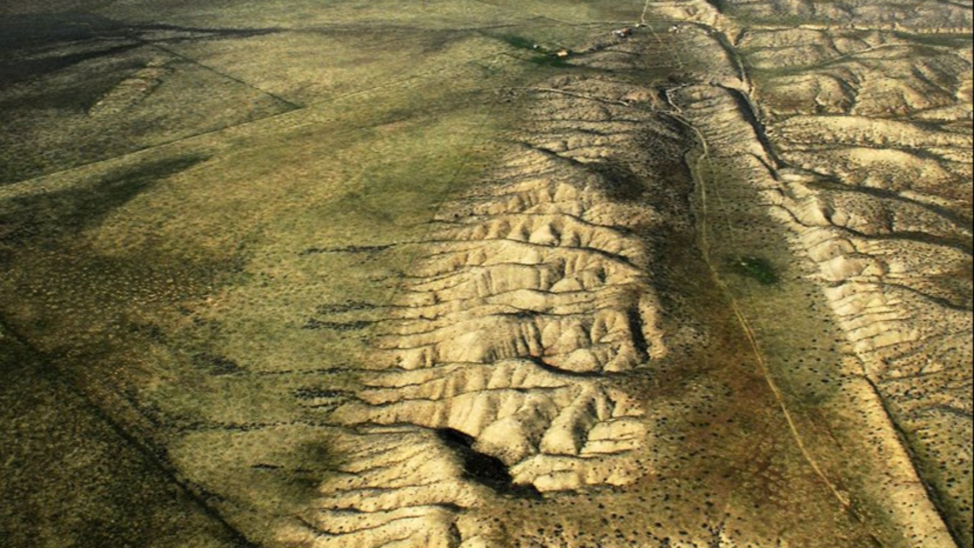 Aerial photo of San Andreas Fault looking northwest onto the Carrizo Plain with Soda Lake visible at the upper left.