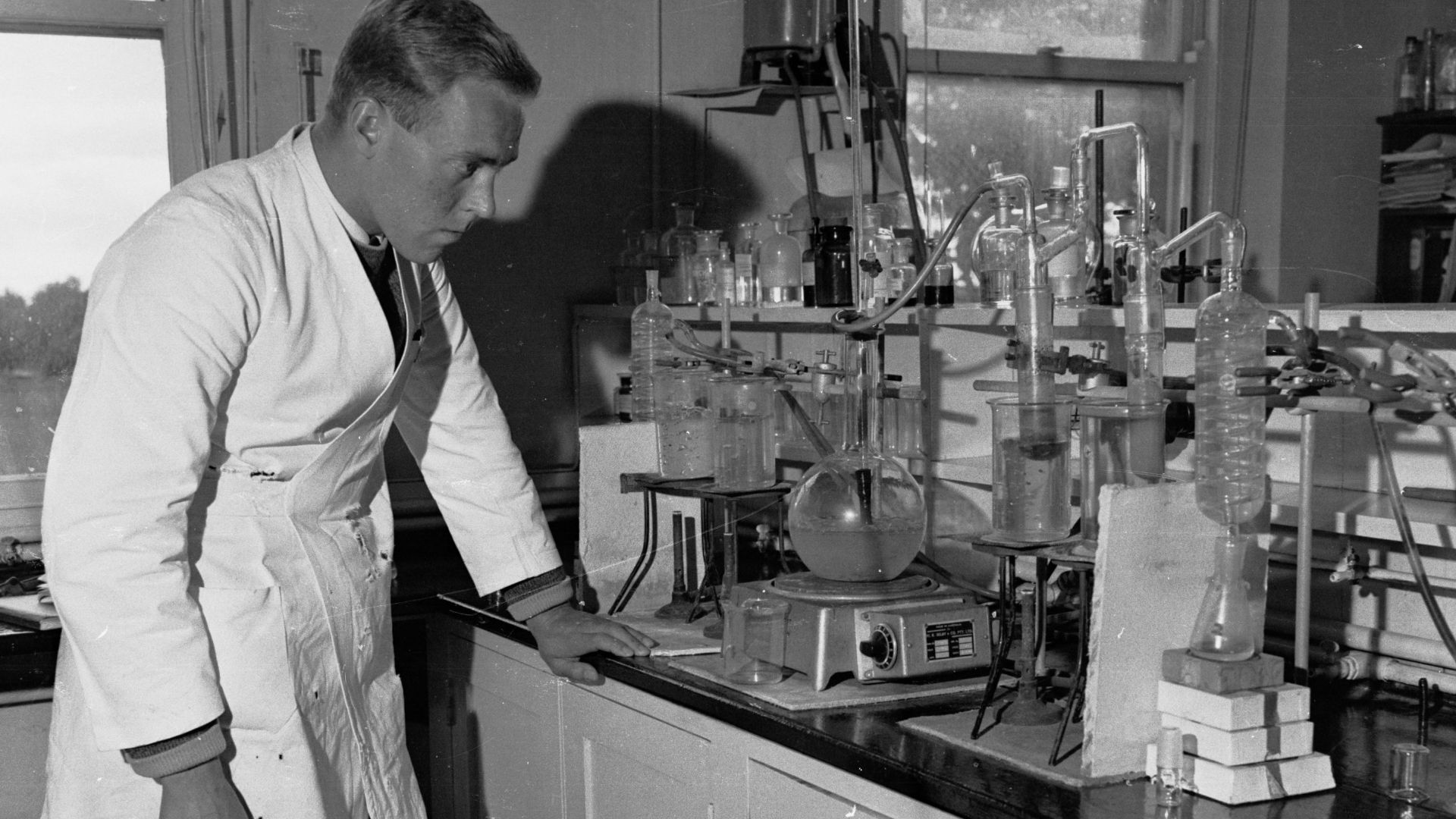 File:Scientist Working in a Laboratory(GN09043).jpg