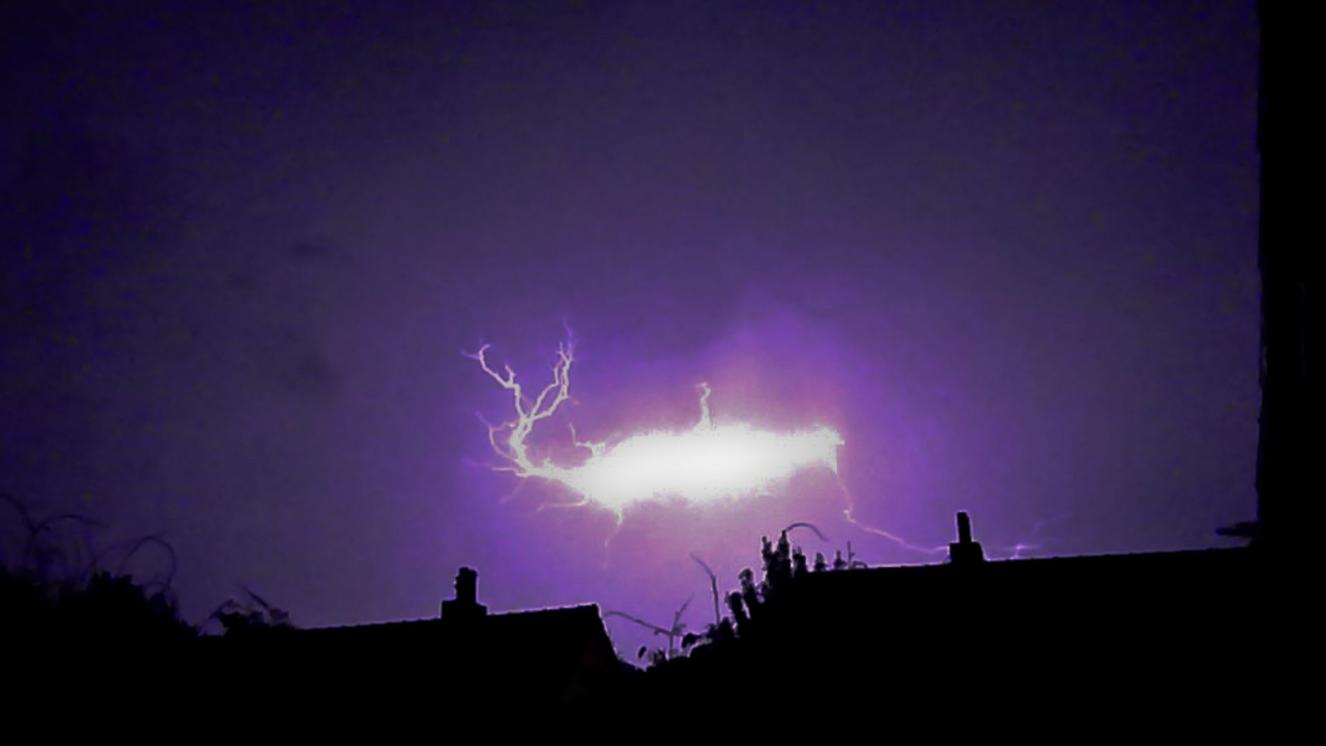 A Incredible Natural Phenomena of Ball Lightning.
Shot in Maastricht the Netherlands on 28 June 2011