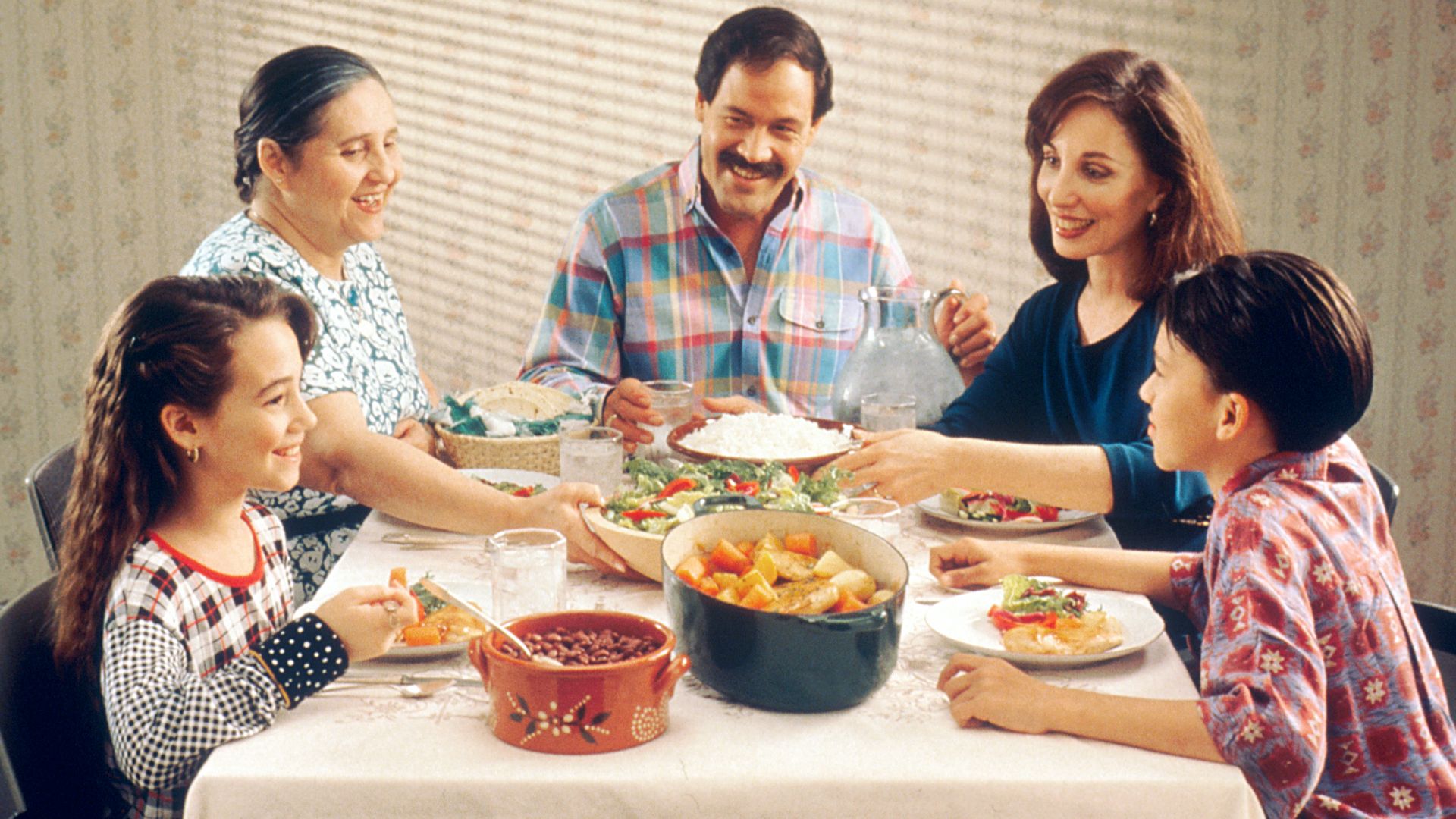 Title Family Eating MealDescription A Hispanic family (male adult, two female adults, female child, and male child) enjoy a meal at the dinner table.Topics/Categories  Food and Drink People -- Adult People -- Child People -- Family/FriendsType Color, P
