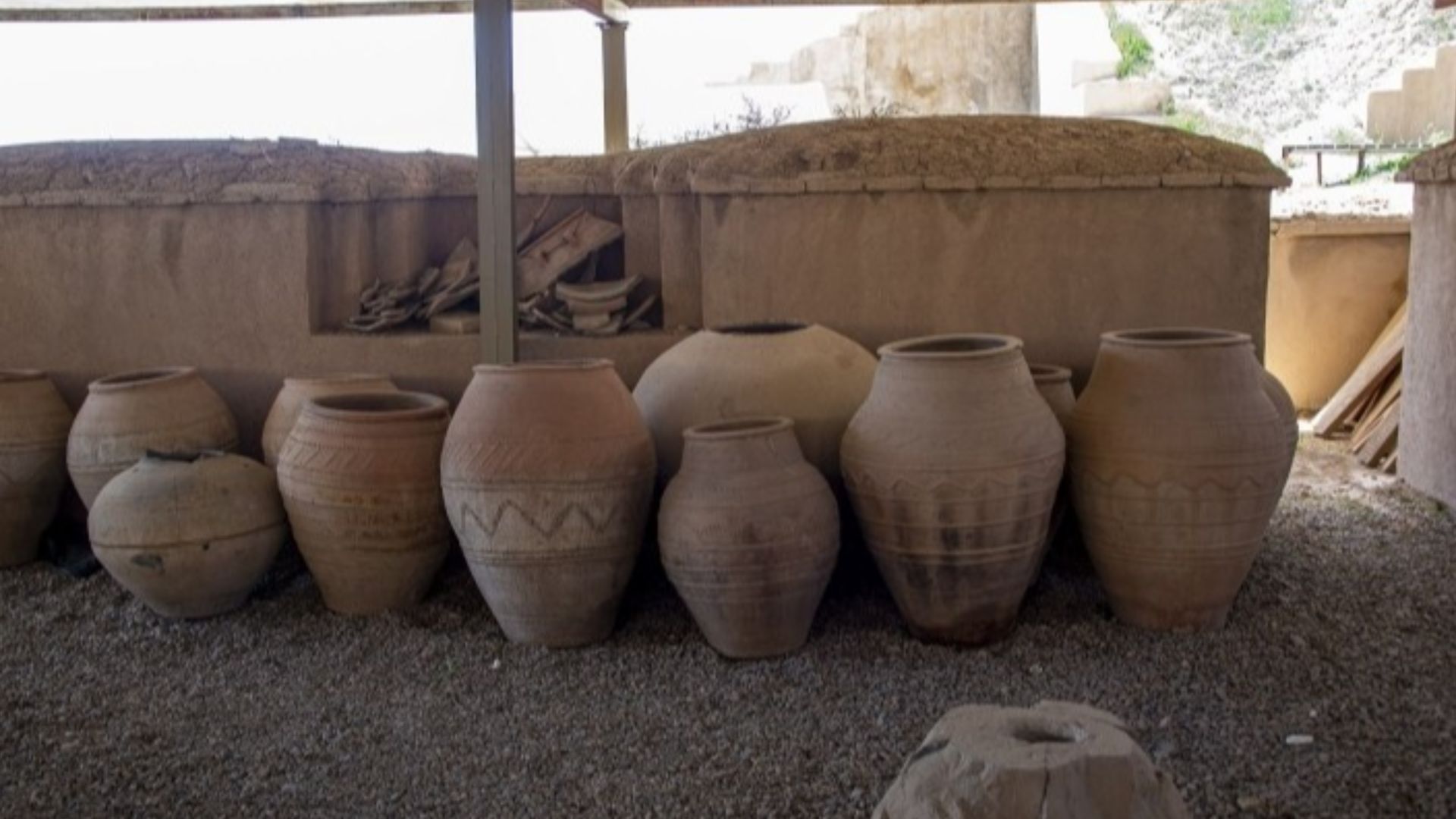 Translation of original description: A valuable collection of 209 coins of the Islamic period, 5 arrows and 2 historical rings was discovered in the area around Persepolis by one of the natives of the region and then donated to the Cultural Heritage Offic