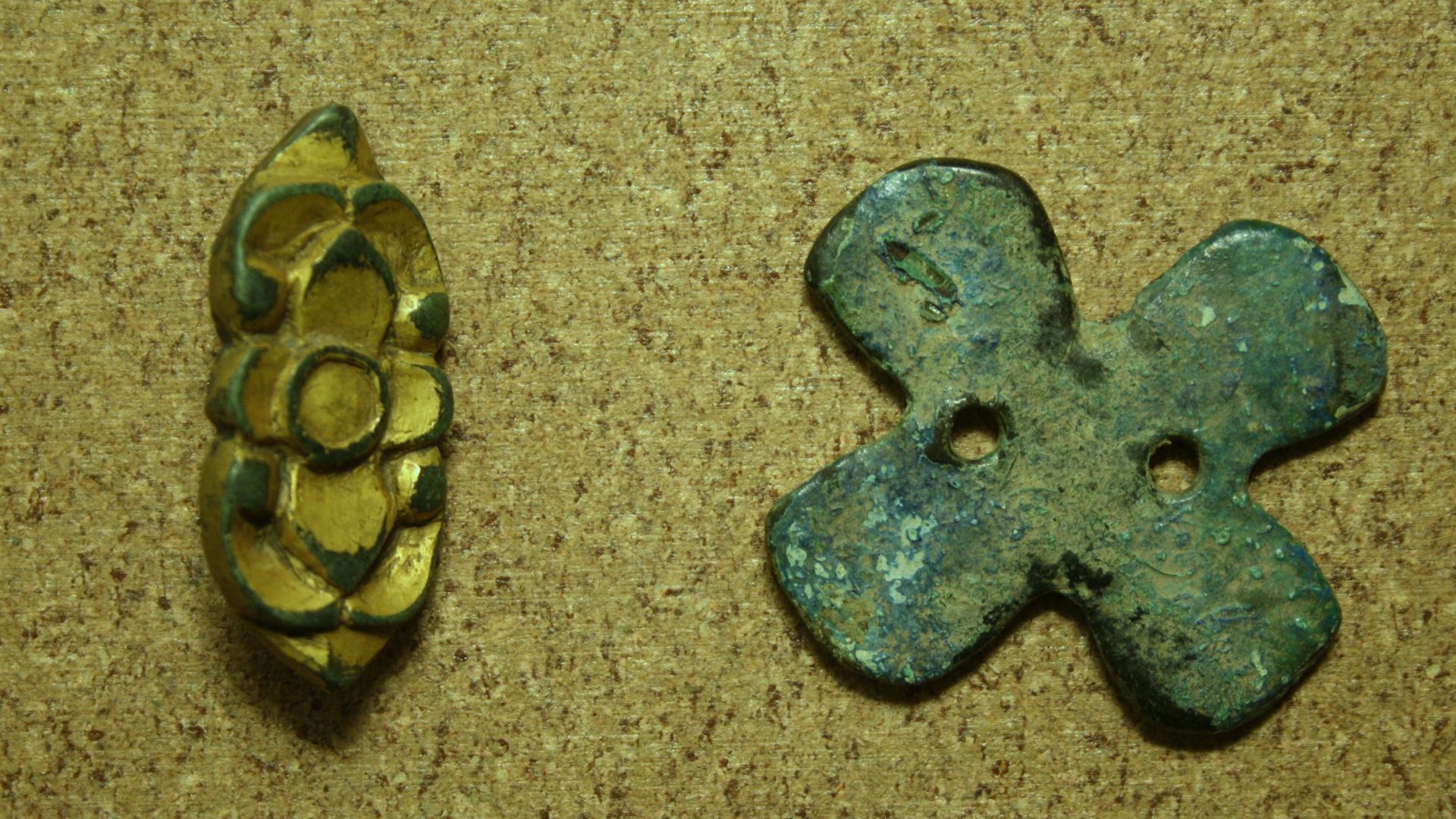32mm (left). Gary Lee Todd Collection. Complete indexed photo collection at WorldHistoryPics.com.