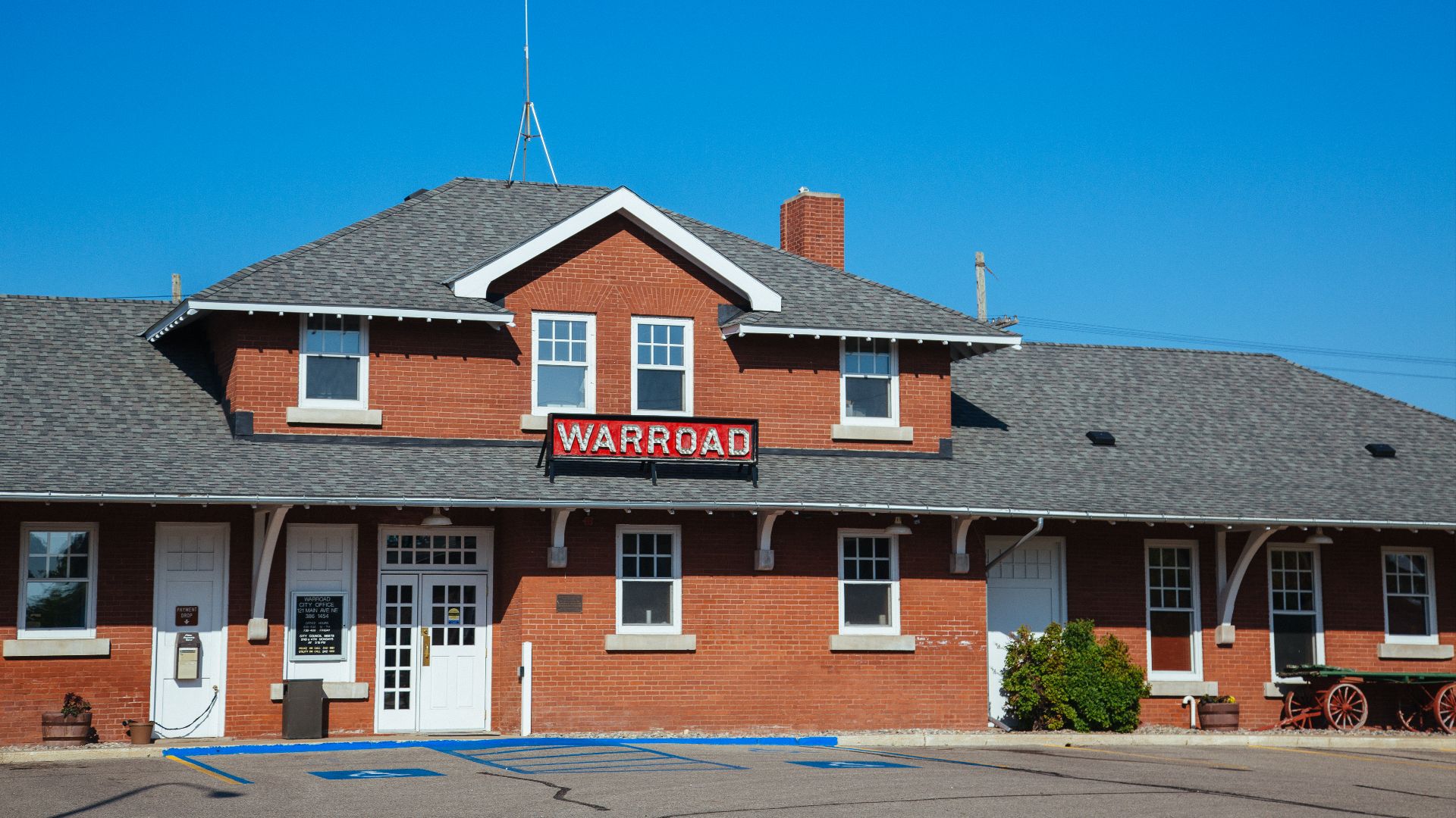 Former Canadian National Railway station in the city of Warroad, Minnesota 






This is an image of a place or building that is listed on the National Register of Historic Places in the United States of America. Its reference number is 82003034 (Wikidat