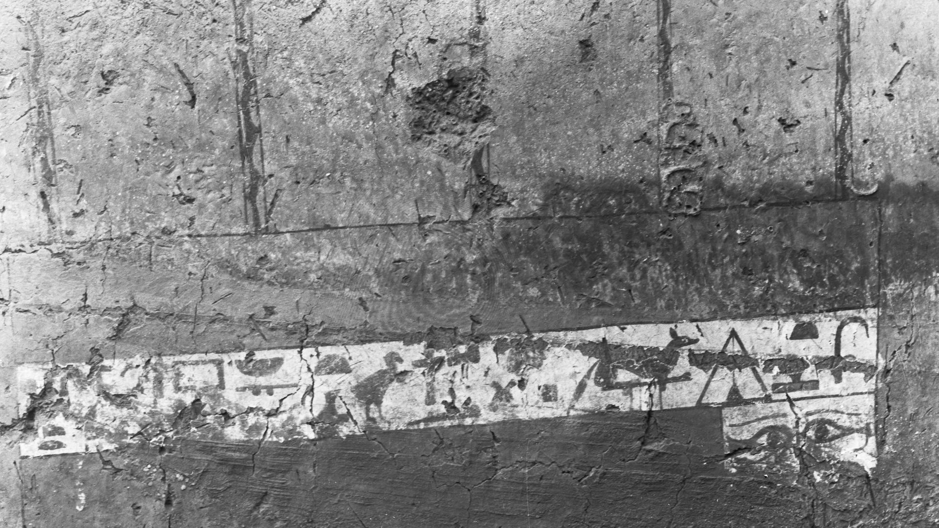 Tomb of Iti and Neferu. Detail from the left wall scene, entrance wall to the cult chapel depicting the tomb owner’s coffin. In the white band, there is an offering formula for the deceased written in hieroglyphs. A pair of painted eyes allows the decease