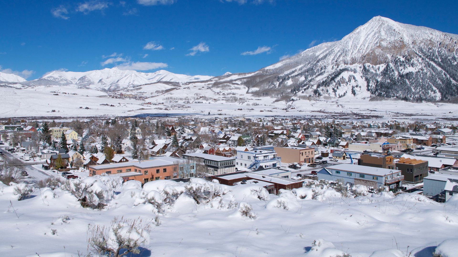 The town of Crested Butte with Mt. Crested Butte behind it.