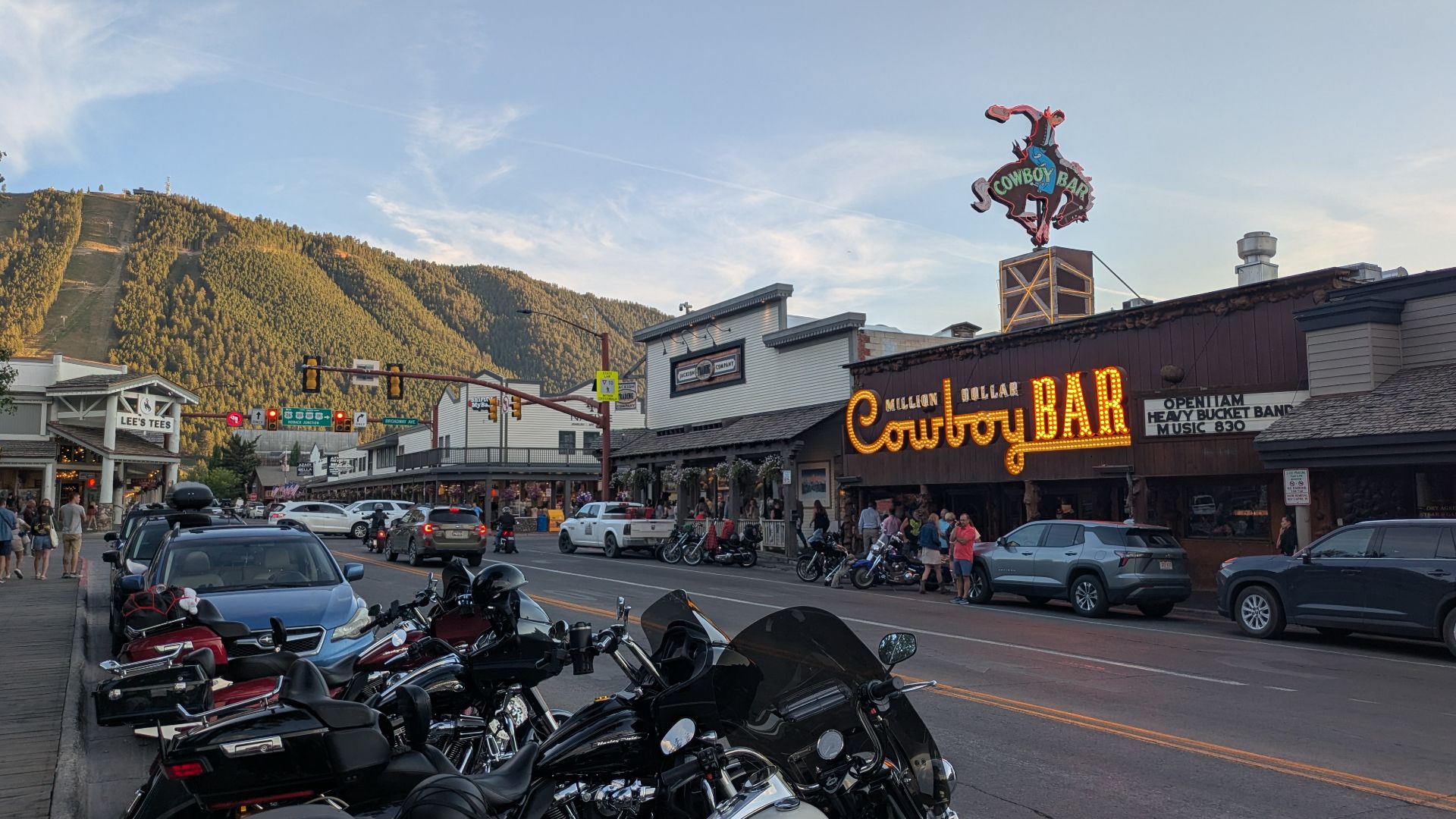 Una delle vie principali della città di Jackson, in Wyoming (USA).