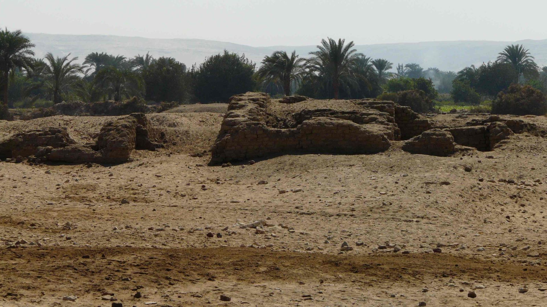 Amarna sud - Le Kôm el-Nana, vestige du sanctuaire
