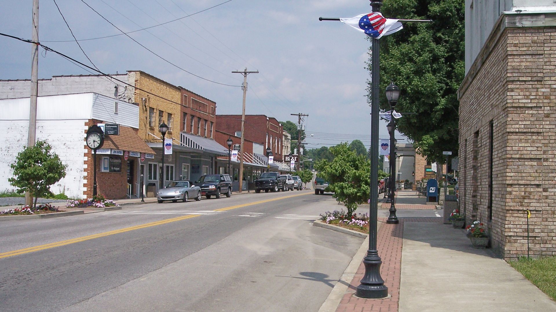 Main Street (West Virginia Route 41) in downtown w:Summersville, West Virginia.