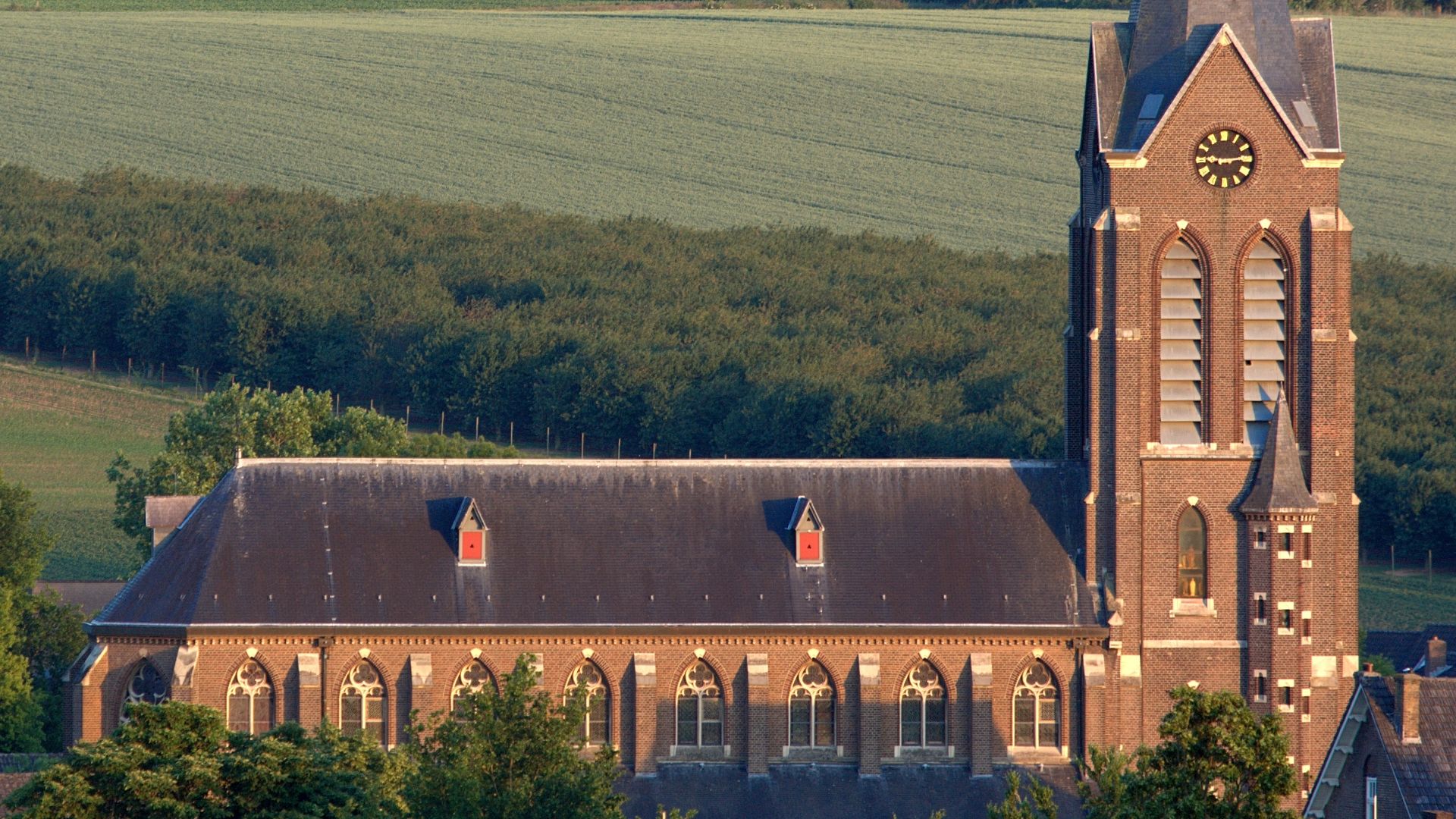 De Sint Petrus & Pauluskerk gezien vanuit het westen