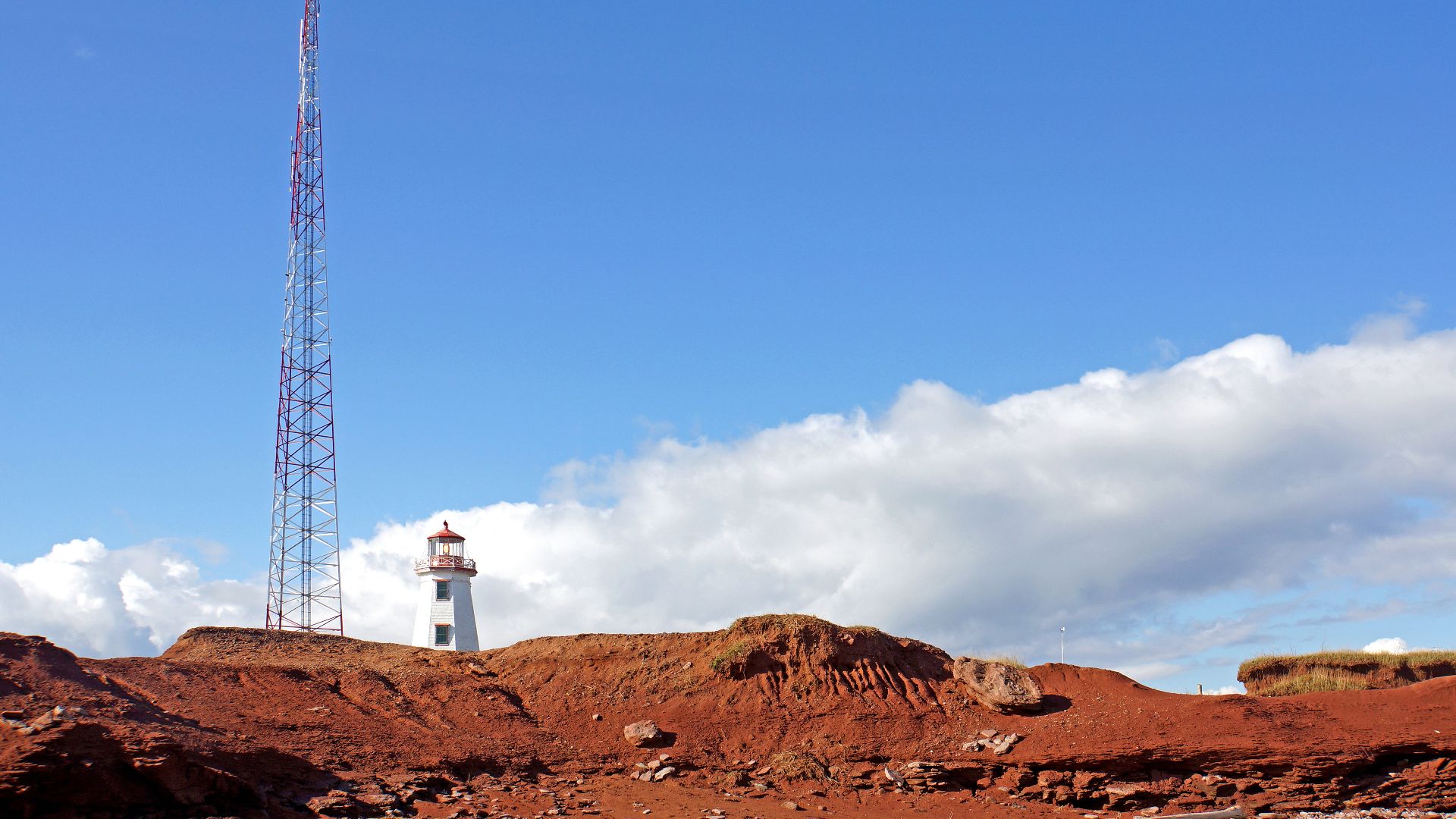 The tower is 19.5 m (63.75 ft) tall and was built in 1865. It has a fourth order bull's eye lens protected by a cast iron lantern which has glass on all but one panel.
The longest rock reef in North America is located here and was first noted by Jacques C