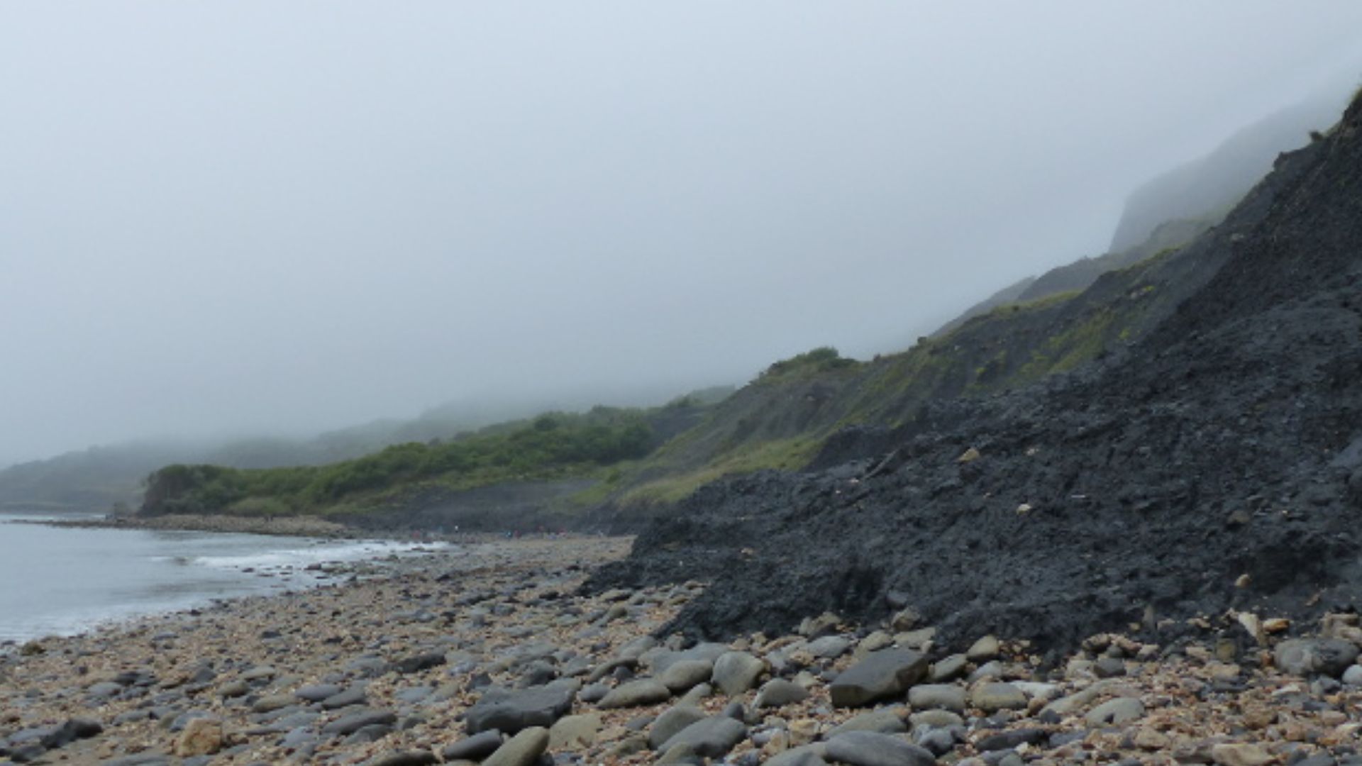 Charmouth beach and fossil bearing clay at Black Ven