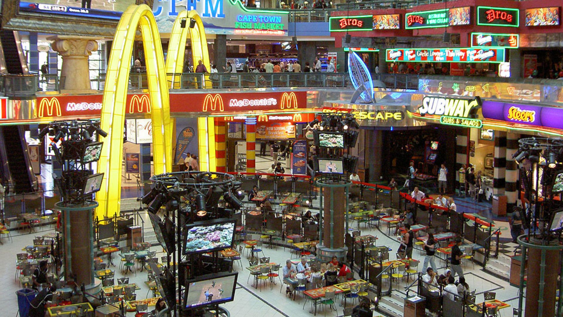 en:Canal Walk Food Court at Century City, en:Cape Town, South Africa. Picture by Henry Trotter, 2006.