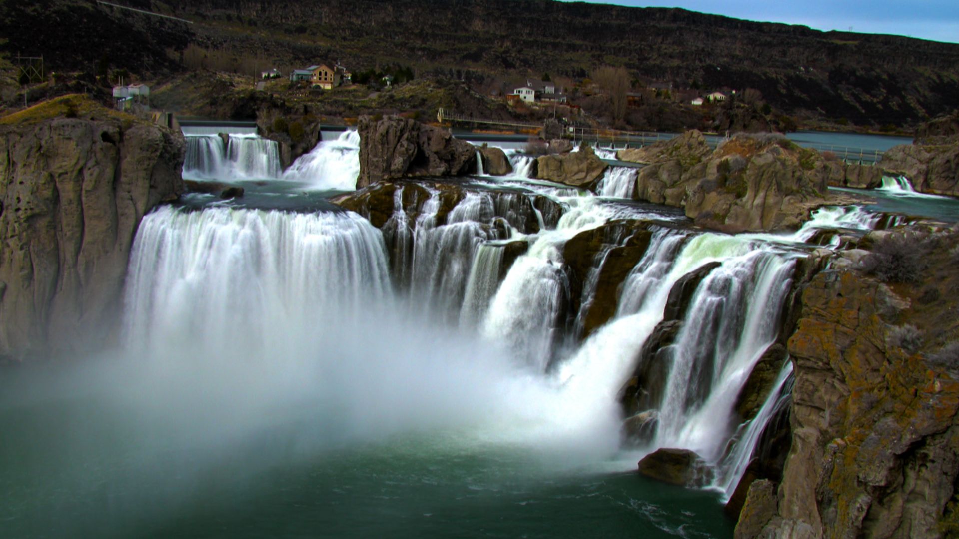 Shoshone falls located in the state of Idaho
