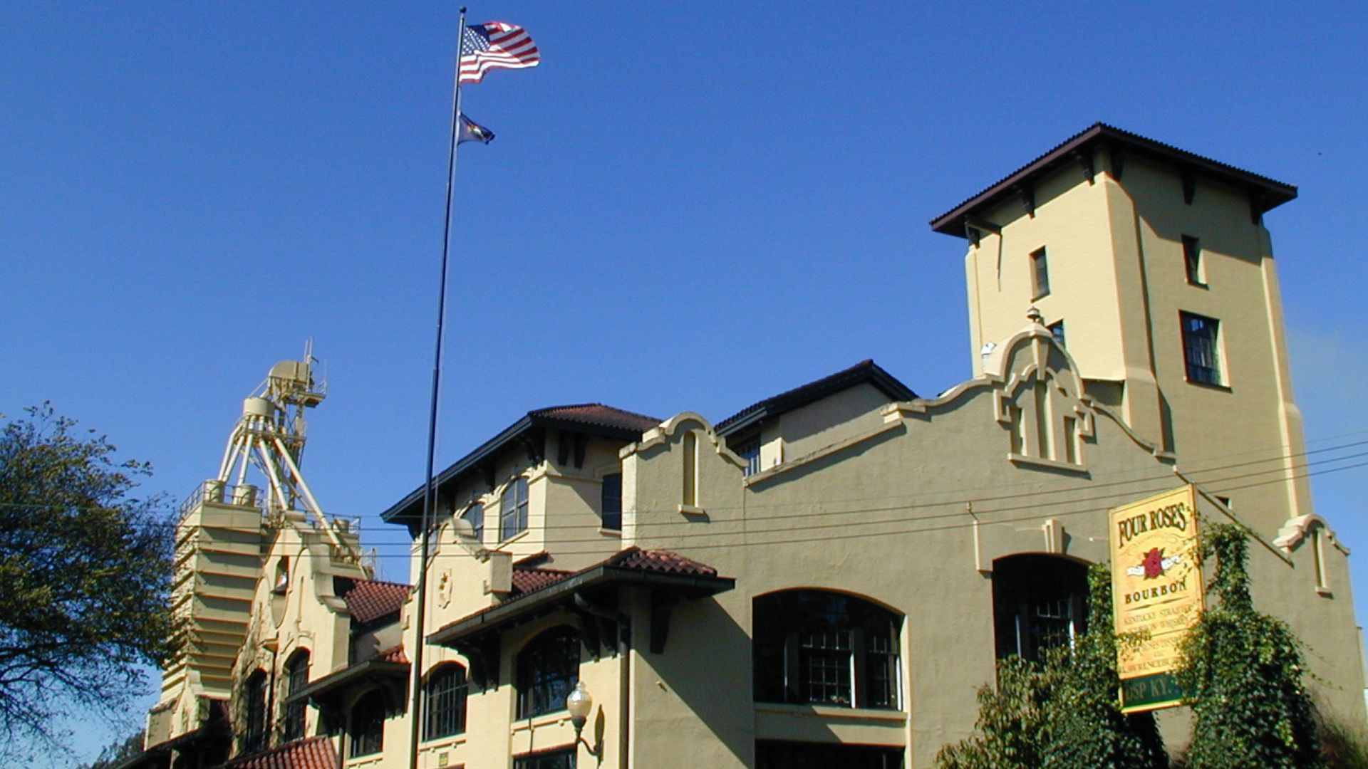 Fachada de la Destilería de Four Roses en Kentucky, EEUU