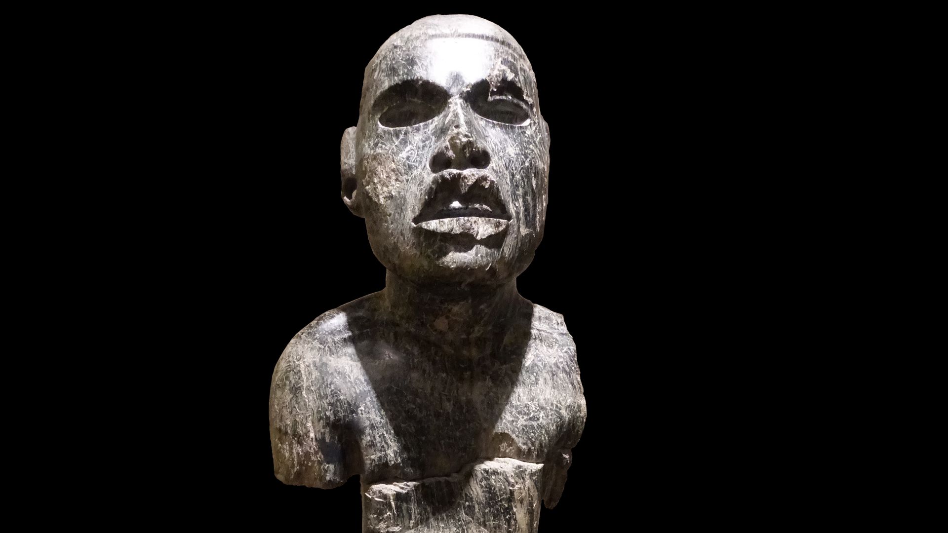 File:Teotihuacan sculpture-70.1998.2.1-DSC00144-black.jpg
