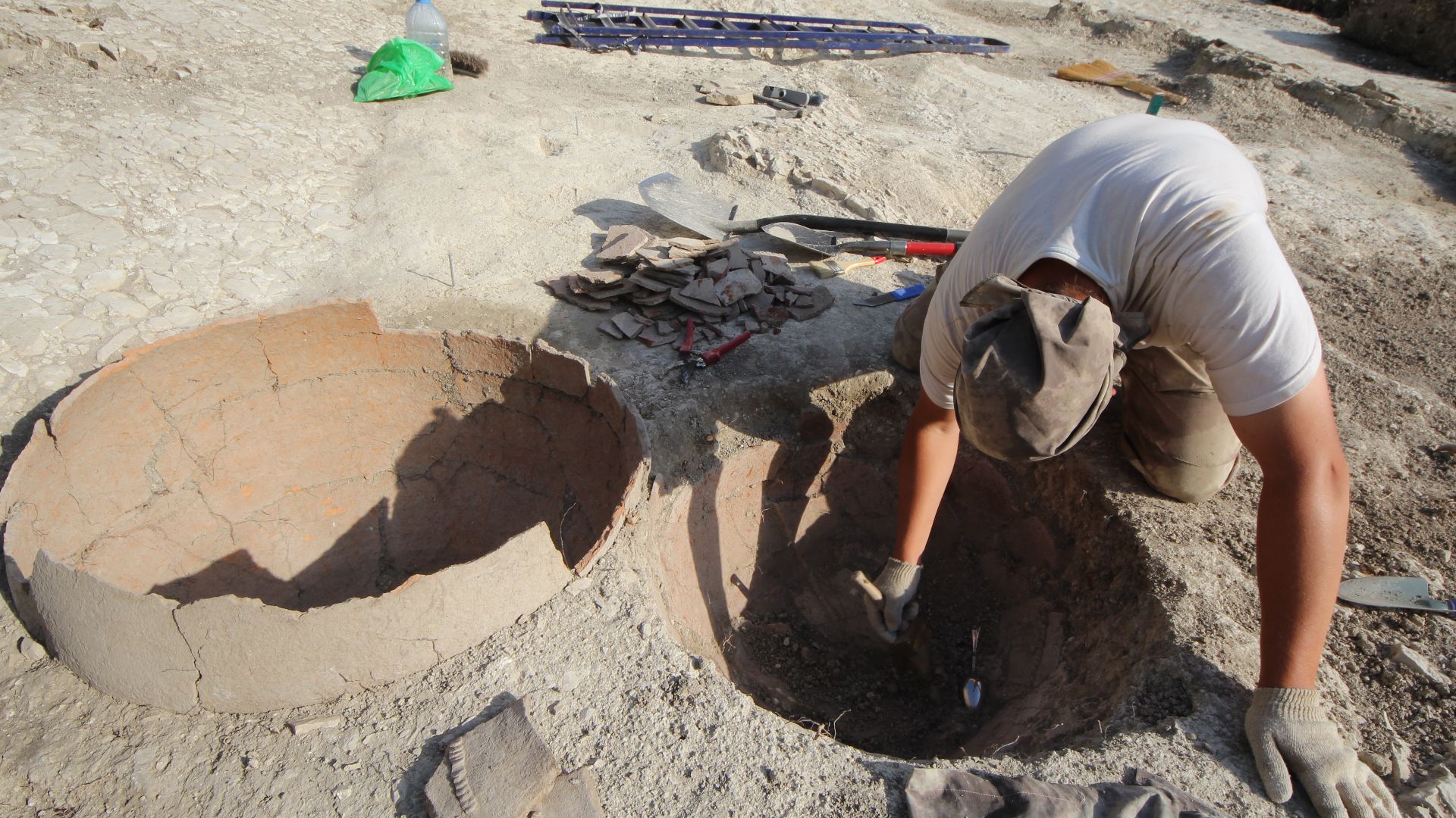 Archaeological field work, cleaning the findings