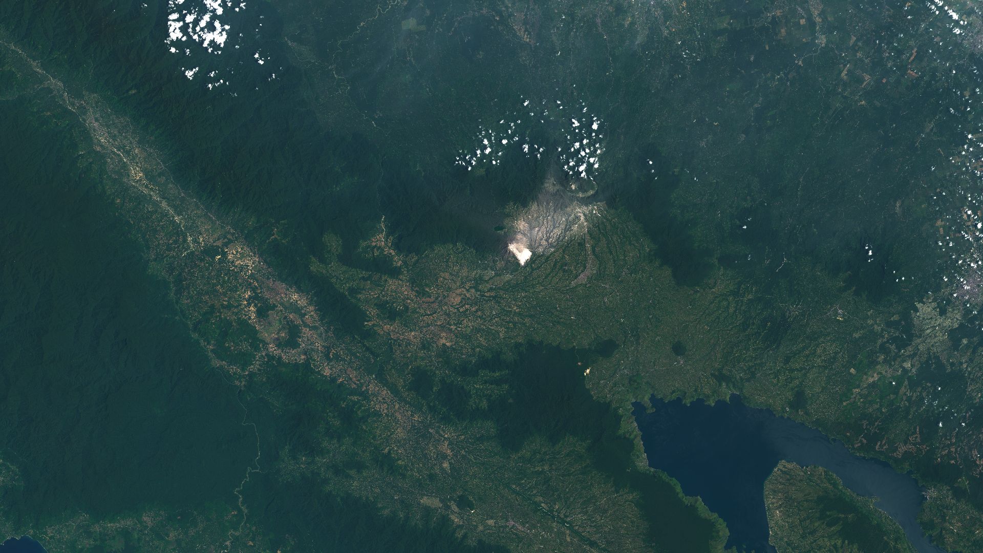 Observational Data courtesy of Landsat 8 satellite (Bands: 2, 3, 4, 8) & USGS. Data processed by Paul Quast.
Data Specifications: Coordinates: 2.8525, 98.3544. Acquired: 17-Jan-2016 (Entity ID: LC81290582015052LGN00, Path: 129, Row: 58).
Features of inter