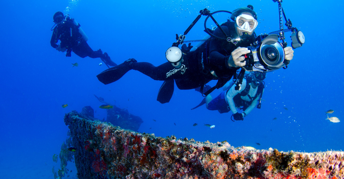 scuba-divers-underwater