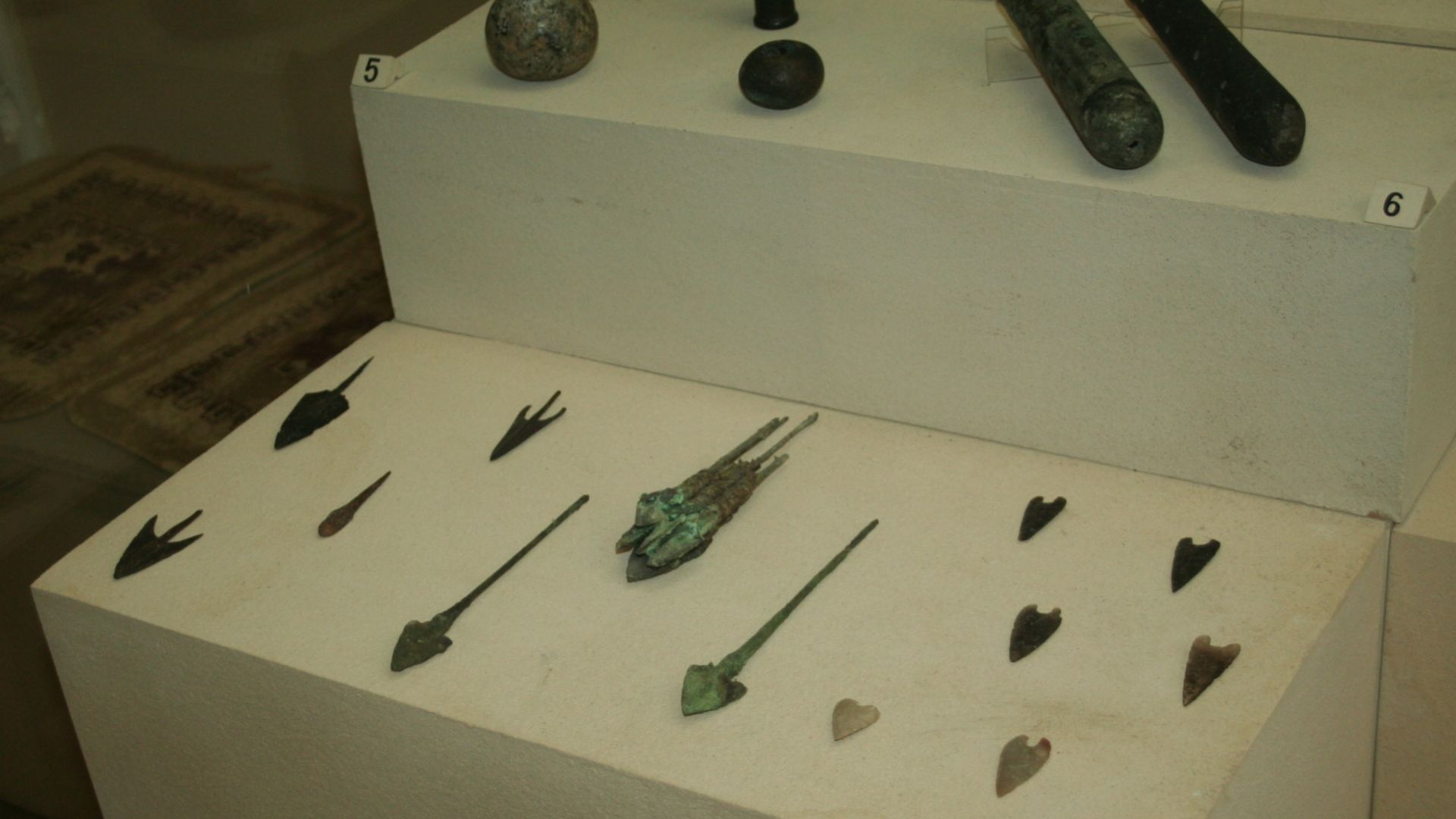 Arrow heads made of bronze, flint and obsidian from Kizilburun, Mingachevir, Khachbulag and Uzuntepe