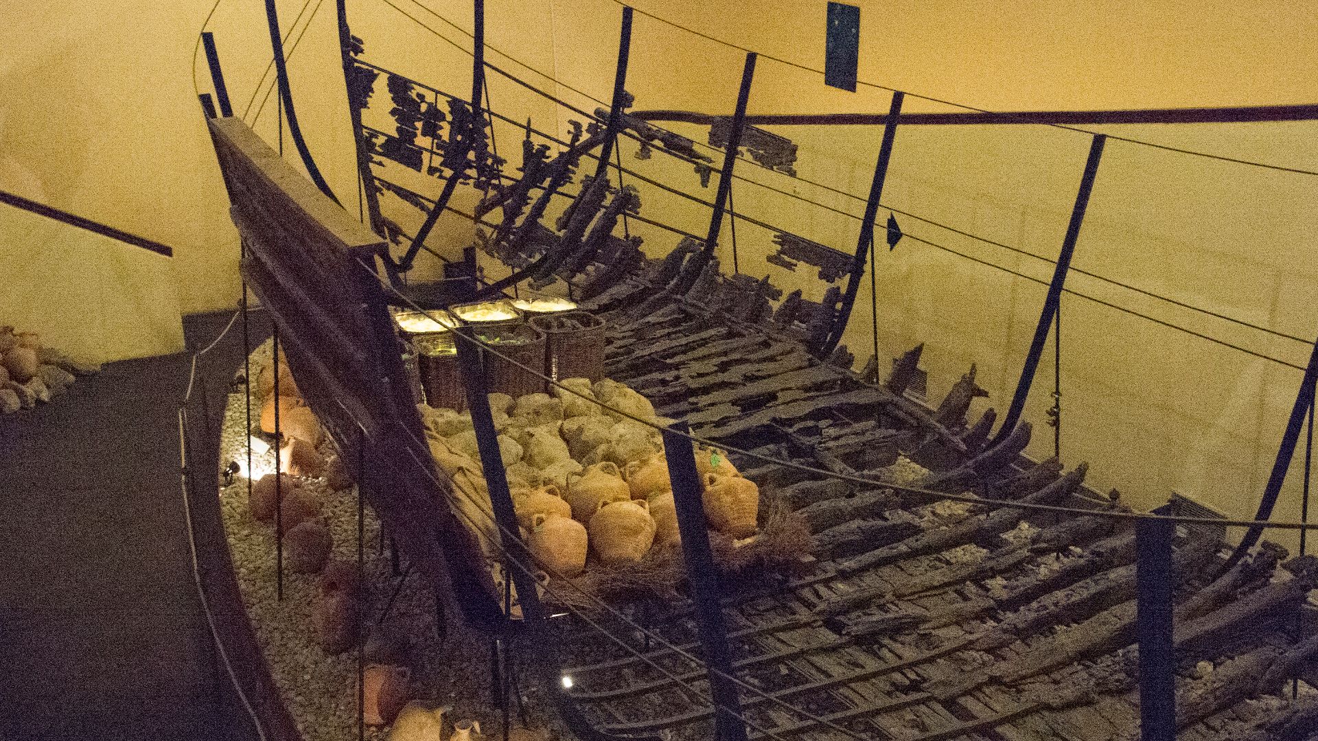 One of pictures of the wreck. I could not properly correct for artificial light. I somehow picked up the following information: The Serçe Liman vessel’s hull: is was 15,36 m long with a maximum width of 5,12 m. It could carry about 30 tons of cargo. Excep