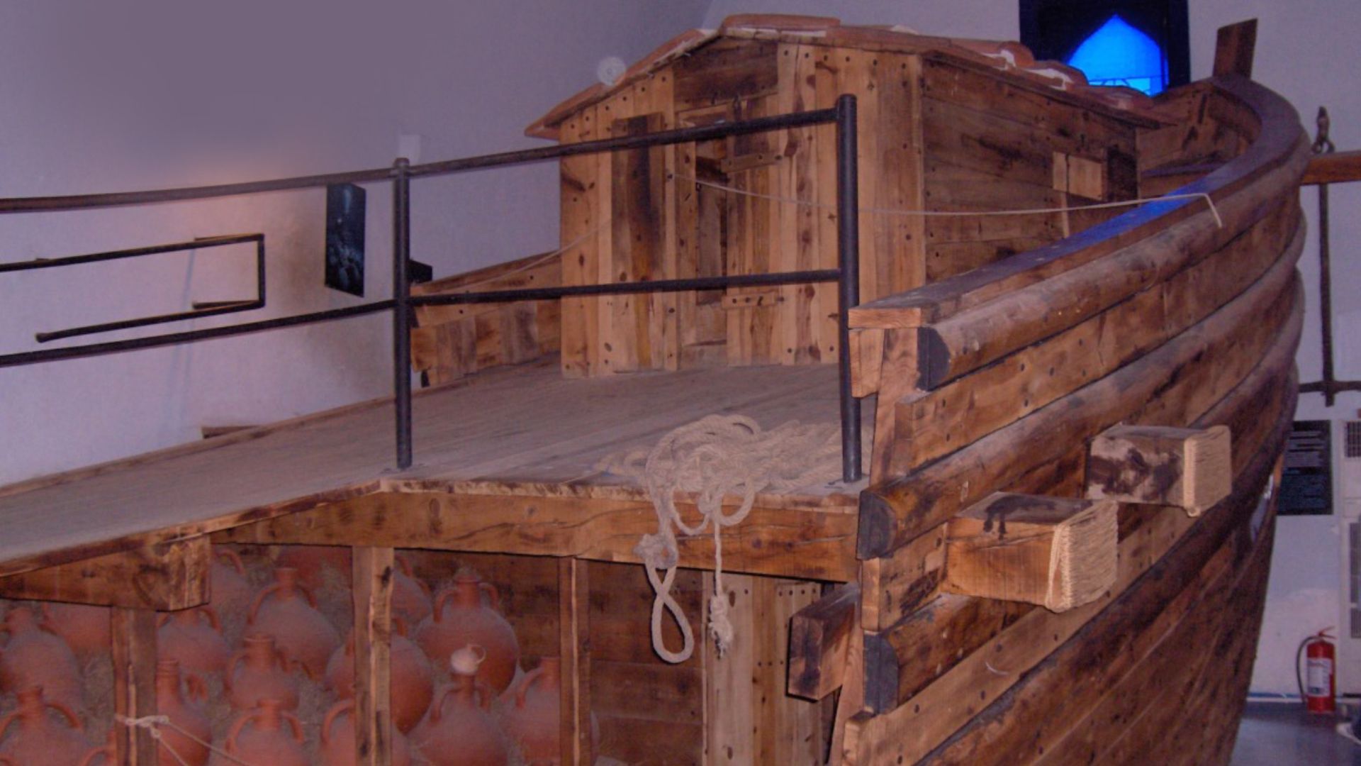 (partial) reconstruction of the Yassiada shipwreck from Byzantine times (7th c.), St. Peter's castle; Bodrum, Turkey