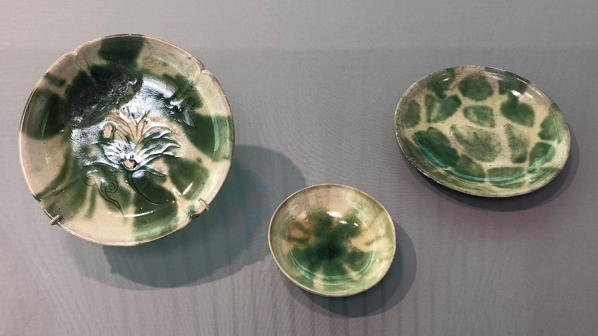 Gongxian ware of the 830s from China, from the Abbasid shipwreck in the Asian Civilisations Museum of Singapore.